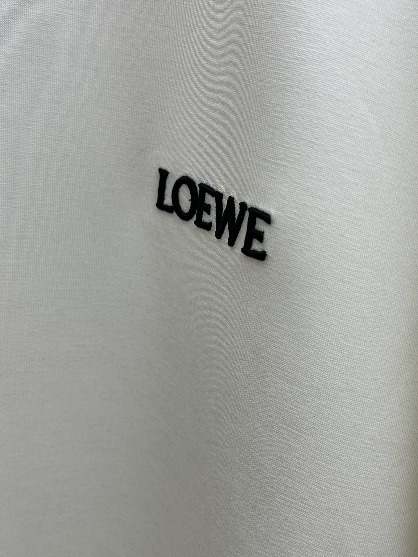 秋冬 Loe 🔥🔥秋冬专柜新款 时尚休闲打底衫长袖T恤，精选进口高密度双面拉架棉面料，精致原版logo打
