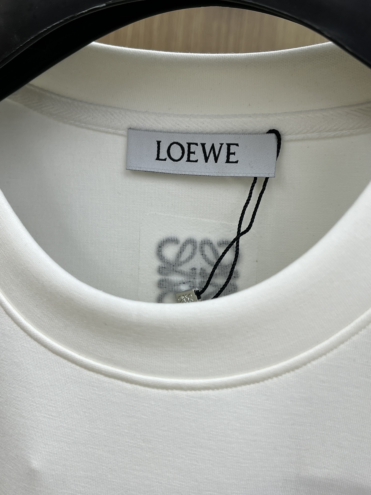 秋冬 Loe 🔥🔥秋冬专柜新款 时尚休闲打底衫长袖T恤，精选进口高密度双面拉架棉面料，精致原版logo打