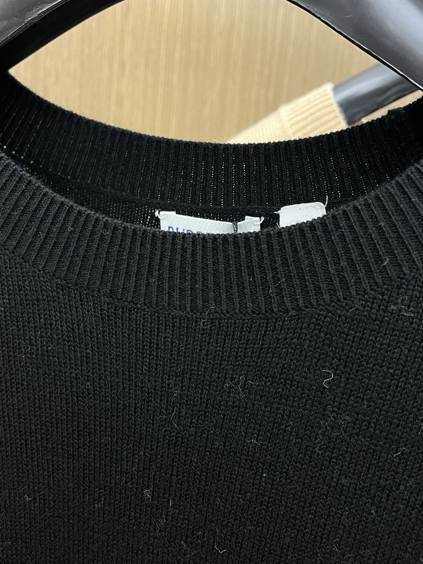 秋冬 BBR 🔥🔥盾牌嵌花针织圆领套头毛衣采用定制羊毛面料，100%羊毛，下摆提花工艺以Burberry