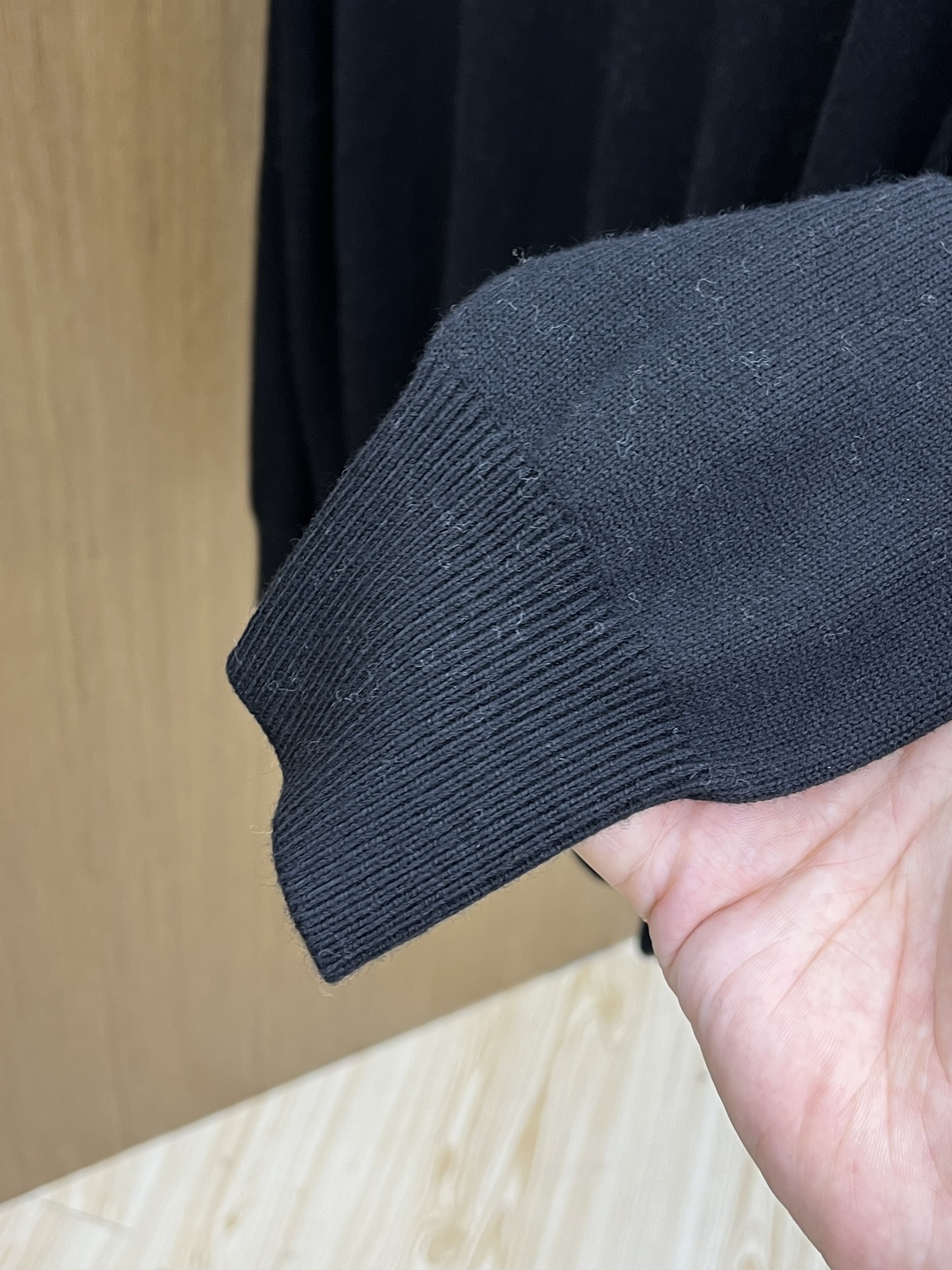 秋冬 BBR 🔥🔥盾牌嵌花针织圆领套头毛衣采用定制羊毛面料，100%羊毛，下摆提花工艺以Burberry