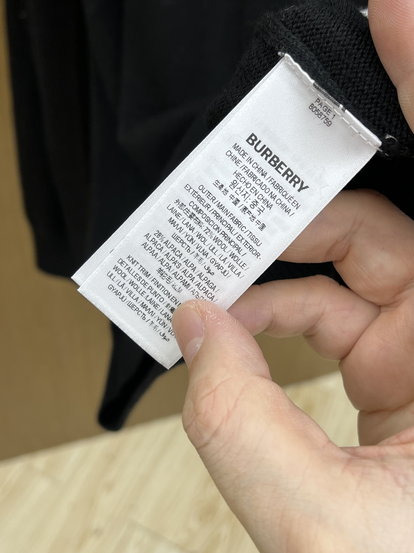 秋冬 BBR 🔥🔥盾牌嵌花针织圆领套头毛衣采用定制羊毛面料，100%羊毛，下摆提花工艺以Burberry