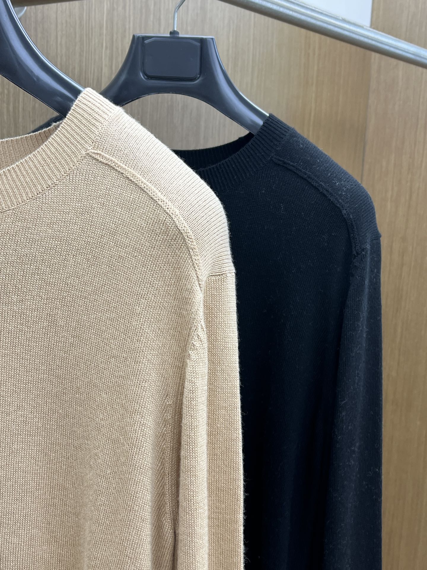 秋冬 BBR 🔥🔥盾牌嵌花针织圆领套头毛衣采用定制羊毛面料，100%羊毛，下摆提花工艺以Burberry