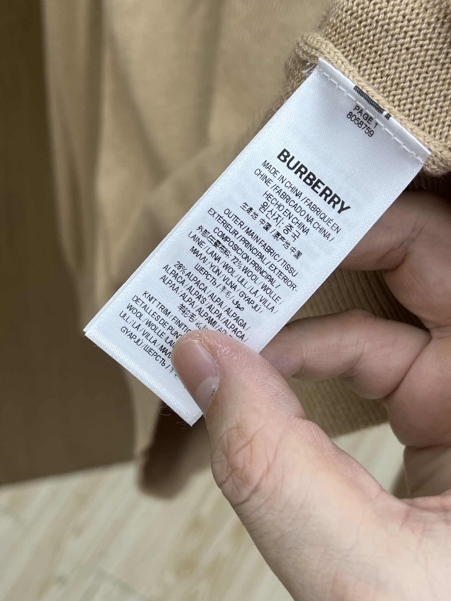 秋冬 BBR 🔥🔥盾牌嵌花针织圆领套头毛衣采用定制羊毛面料，100%羊毛，下摆提花工艺以Burberry