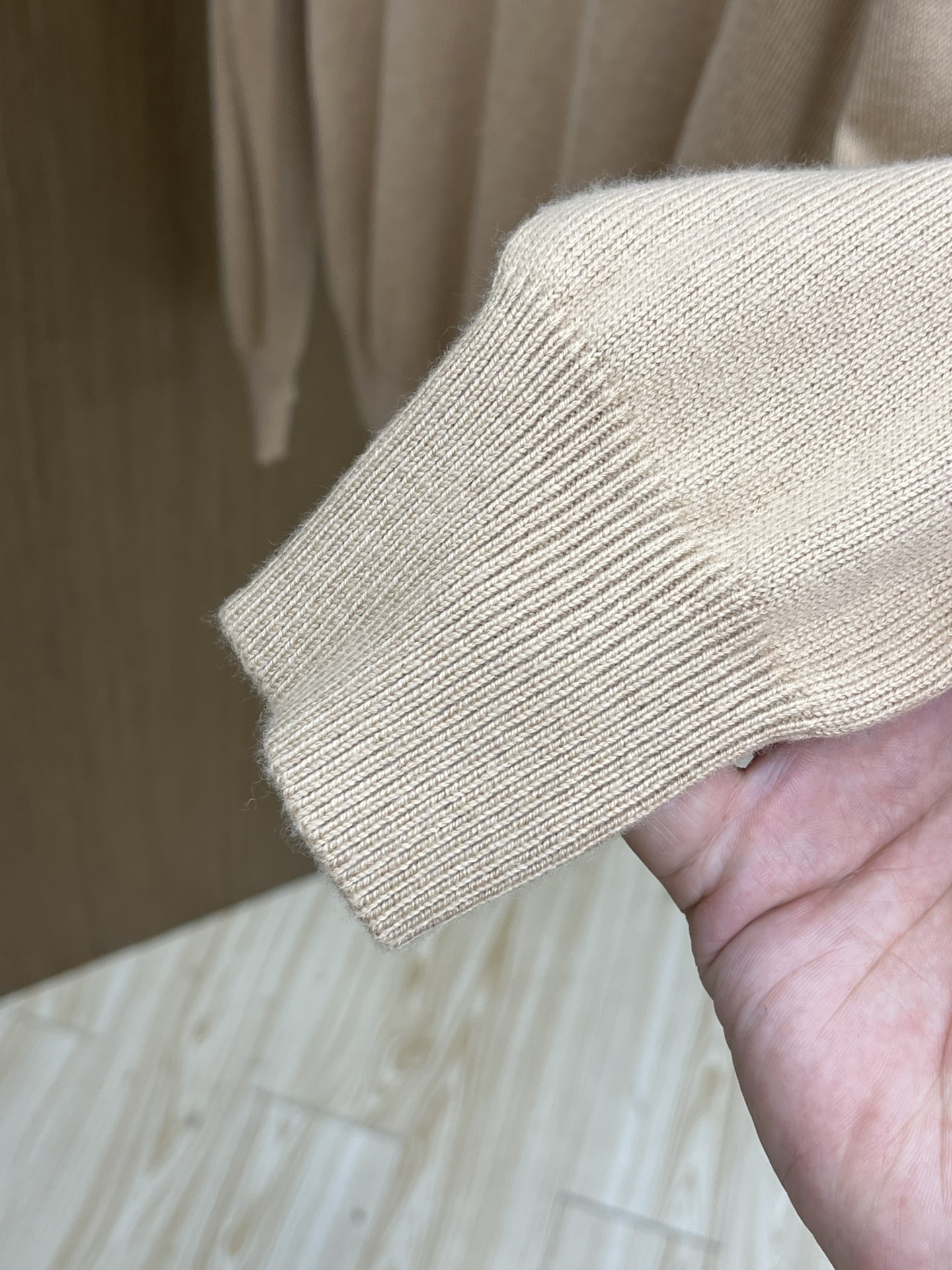 秋冬 BBR 🔥🔥盾牌嵌花针织圆领套头毛衣采用定制羊毛面料，100%羊毛，下摆提花工艺以Burberry