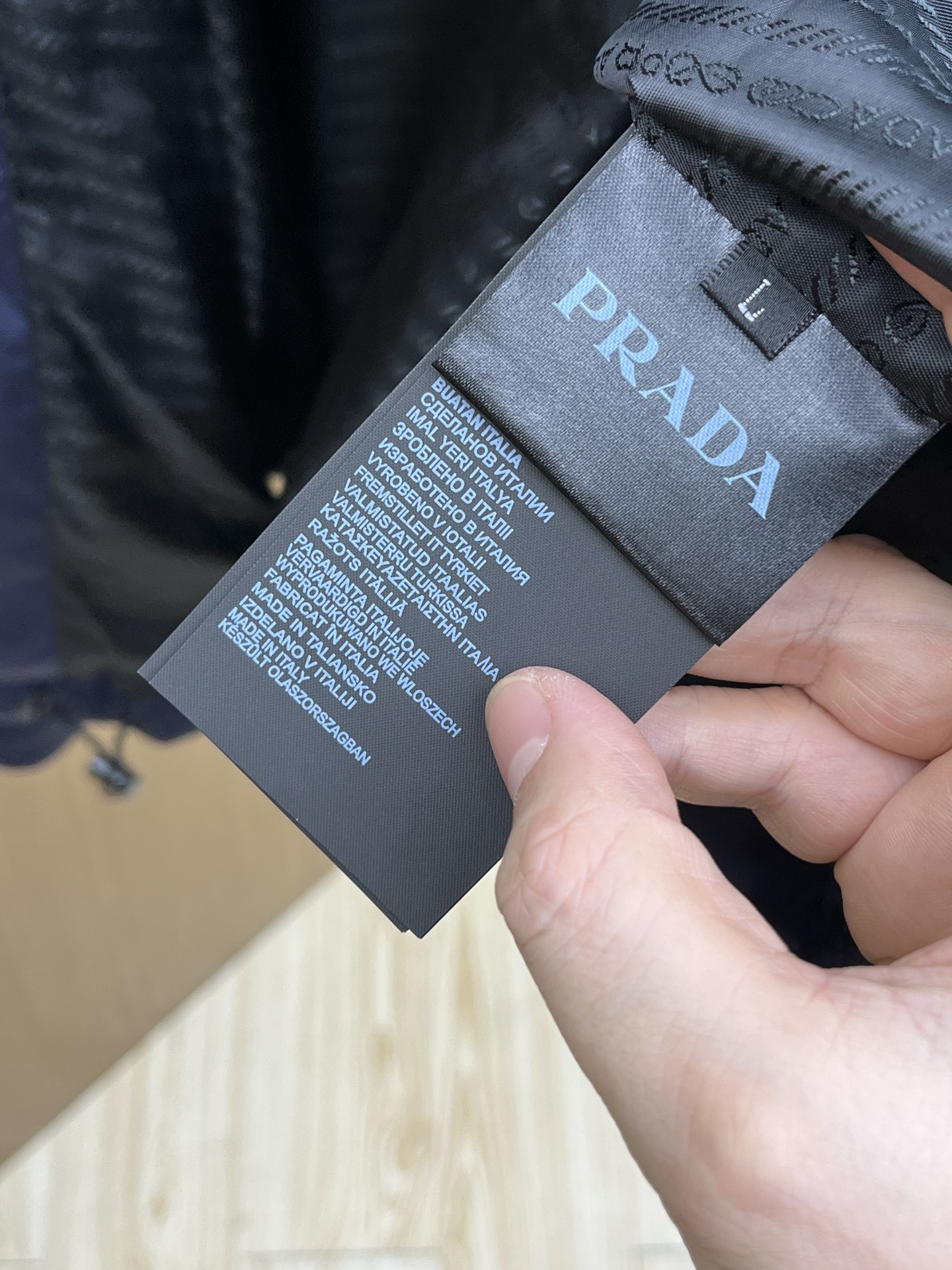 秋冬 PD 🔥🔥ss早秋新款发布 普拉达连帽棉衣外套，秋季爆款三角金属logo棉衣外套，穿上就是舒适自在
