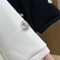🔥 Mon 2025秋冬 圆领刺绣短袖T恤打底衫 元素性的Logo徽章凸显休闲时尚魅力,依然独领时尚风骚 🔥 Mon 2025秋冬 圆领刺绣短袖T恤打底衫 元素性的Logo徽章凸显休闲时尚魅力,依然独领时尚风骚
