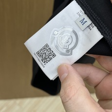 🔥 Mon 2025秋冬 圆领刺绣短袖T恤打底衫 元素性的Logo徽章凸显休闲时尚魅力,依然独领时尚风骚 🔥 Mon 2025秋冬 圆领刺绣短袖T恤打底衫 元素性的Logo徽章凸显休闲时尚魅力,依然独领时尚风骚