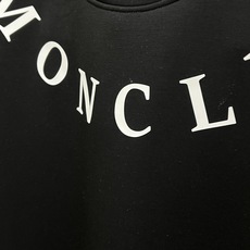🔥 Mon 2025秋冬 圆领刺绣短袖T恤打底衫 元素性的Logo徽章凸显休闲时尚魅力,依然独领时尚风骚 🔥 Mon 2025秋冬 圆领刺绣短袖T恤打底衫 元素性的Logo徽章凸显休闲时尚魅力,依然独领时尚风骚