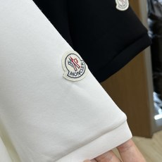 🔥 Mon 2025秋冬 圆领刺绣短袖T恤打底衫 元素性的Logo徽章凸显休闲时尚魅力,依然独领时尚风骚 🔥 Mon 2025秋冬 圆领刺绣短袖T恤打底衫 元素性的Logo徽章凸显休闲时尚魅力,依然独领时尚风骚