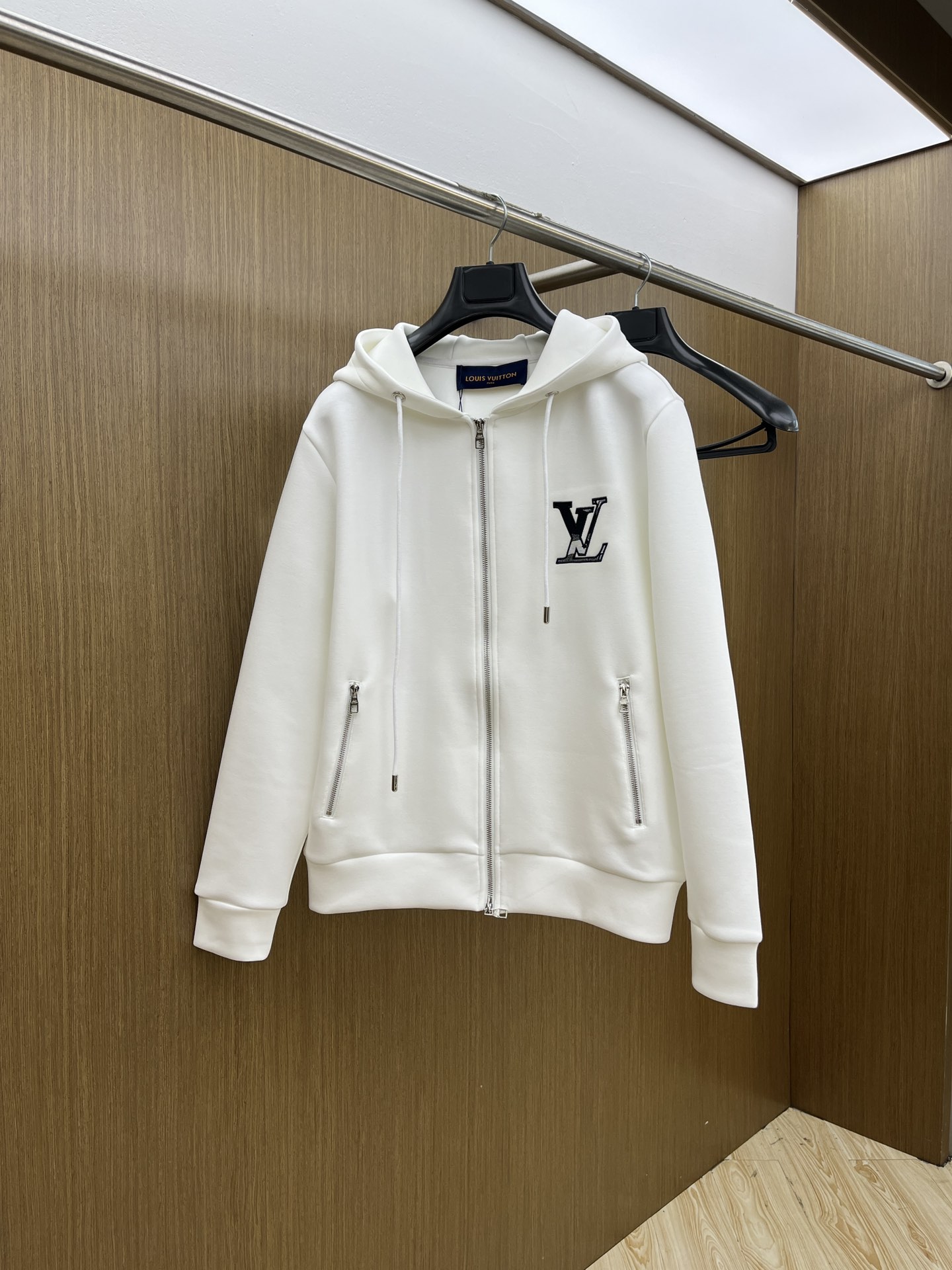 NO:518899,Autumn and winter LV high-end quality 2025 Autumn and winter latest popular jacket jackets selected with high-strength high-strength double-strand air-layer long-length cotton. Super comfortable feel with bldlogo selected with all imported environmentally friendly materials. Super beautiful Size...M-3XL,,louis vuitton,jackets & coats,jackets & coats,alexander wang19860909秋冬 LV高端品质 2025秋冬最新爆款夹克外套 面料精选高支高密双股空气层长绒棉 手感超级舒服 bldlogo精选全进口环保材质 超级漂亮 尺码……M-3XL,,louis vuitton,jackets & coats,jackets & coats,alexander wang,Men's clothing