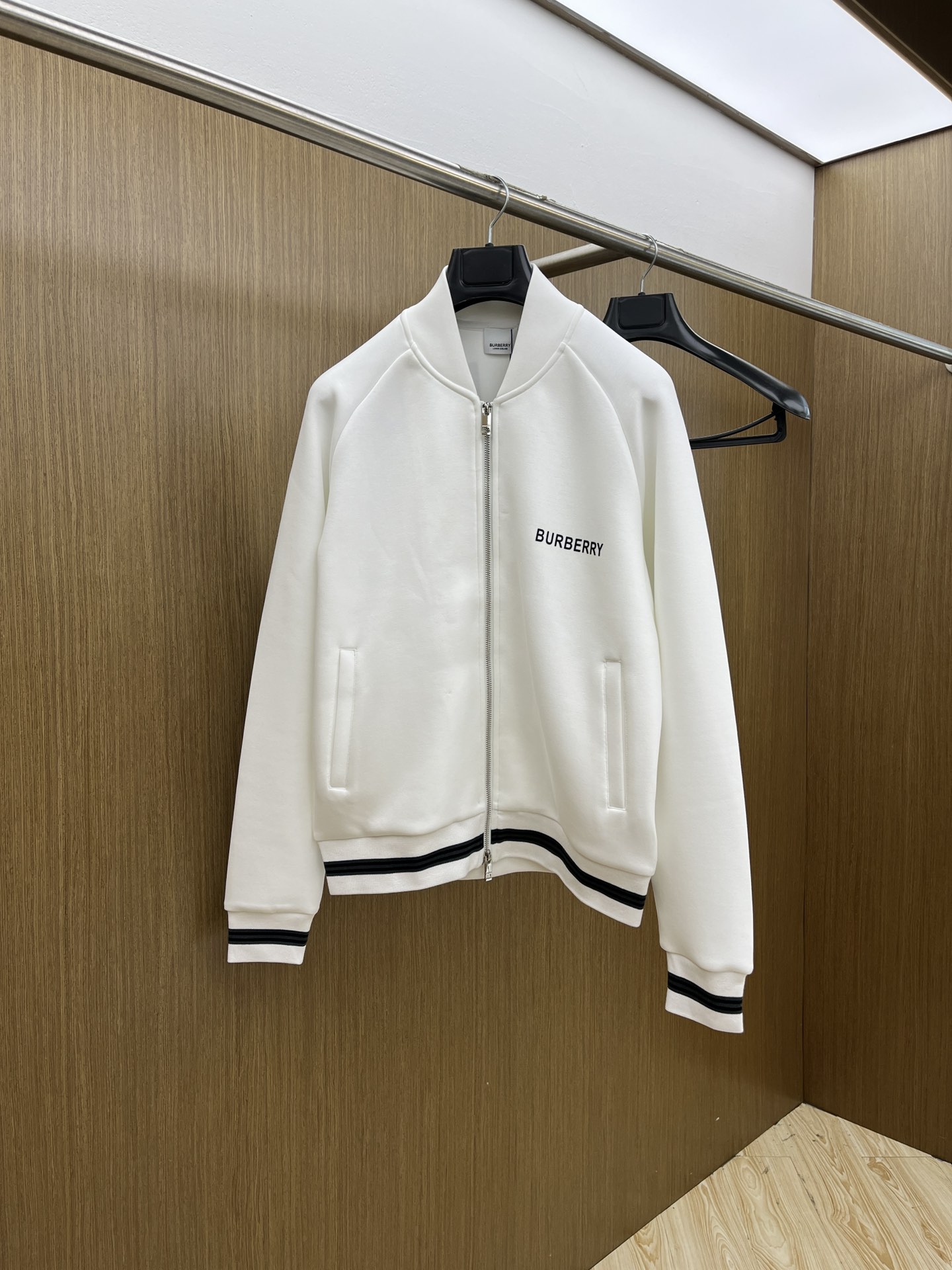 NO:518900,Autumn and Winter BBR High-end Quality 2025 Autumn and Winter Latest Jackets Selected Fabric High-Strength High-Tight Double-Strand Air-Layer Long-Ladded Cotton Super Comfortable Bldlogo Selected Full Imported Environmentally Friendly Materials Super Beautiful Size...M-3XL, Jackets & Coats, Jackets & Coats, Alexander Wang19860909秋冬 BBR 高端品质 2025秋冬最新爆款夹克外套 面料精选高支高密双股空气层长绒棉 手感超级舒服 bldlogo精选全进口环保材质 超级漂亮 尺码……M-3XL,,jackets & coats,jackets & coats,alexander wang,Men's clothing