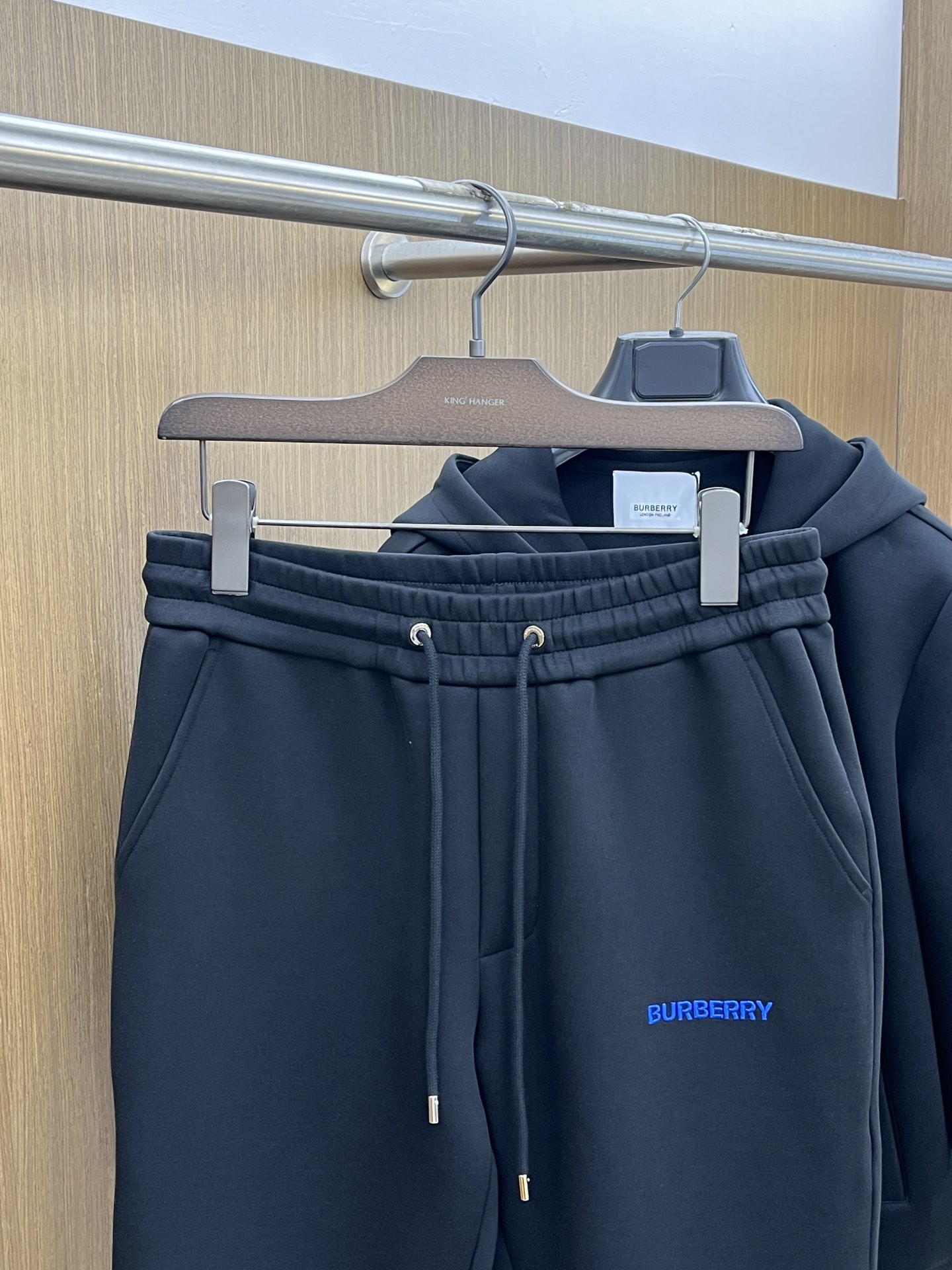 秋冬/套 BBR 🔥🔥2025早秋新款休闲套装！专柜同步。细节精致高级，品牌logo压胶高级感满满。定织