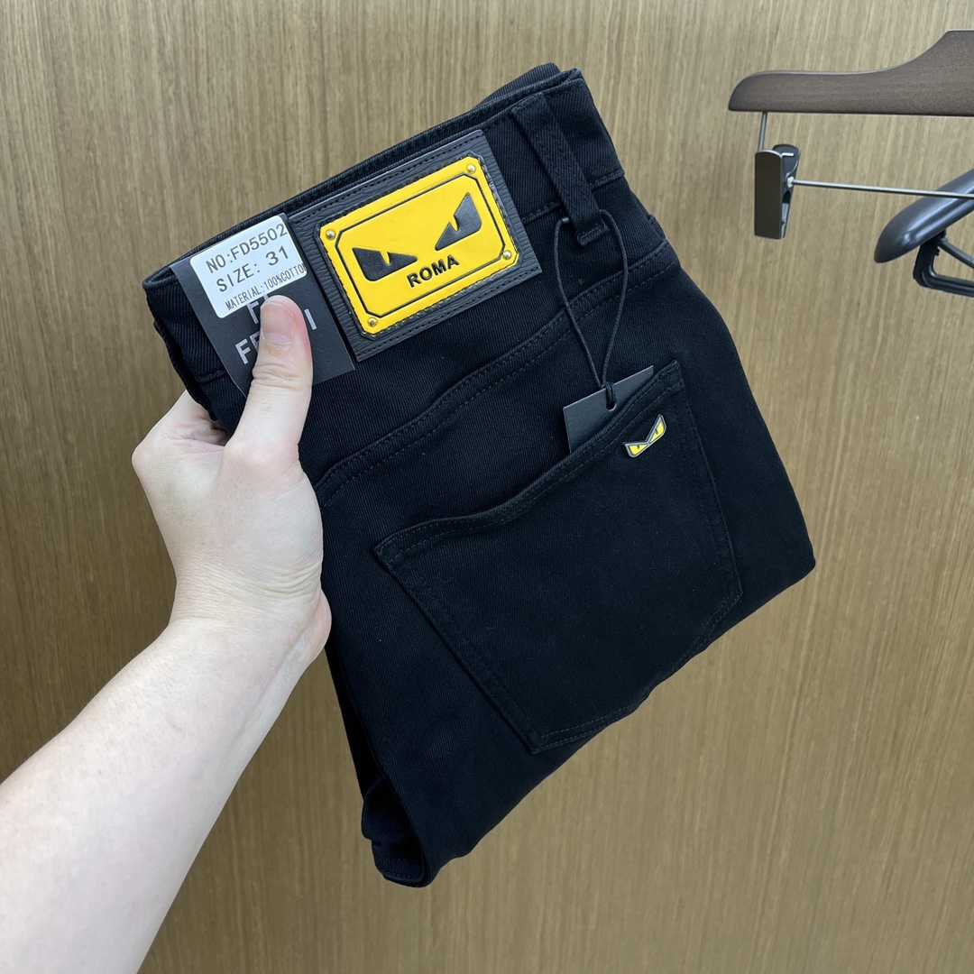 NO:518905,Autumn and Winter FD high-end customization, 25SS autumn and winter latest jeans are available at the counter simultaneously, imported color fixing fabrics, original custom reproduction, customer-supplied hardware and auxiliary materials, original quality, heavy industry washing, fine workmanship and excellent upper body!  Preferred single product produced by fax, number 29-38 without 35.37, jeans, alexander wang19860909秋冬 FD 高端定制、25SS秋冬最新款牛仔裤 柜台同步发售 进口固色面料 原版定制复刻 客供五金辅料 原单品质 重工洗水 做工走线精细 上身绝佳！优选单品 fax出品 码数29-38无35.37,,jeans,alexander wang,Men's clothing