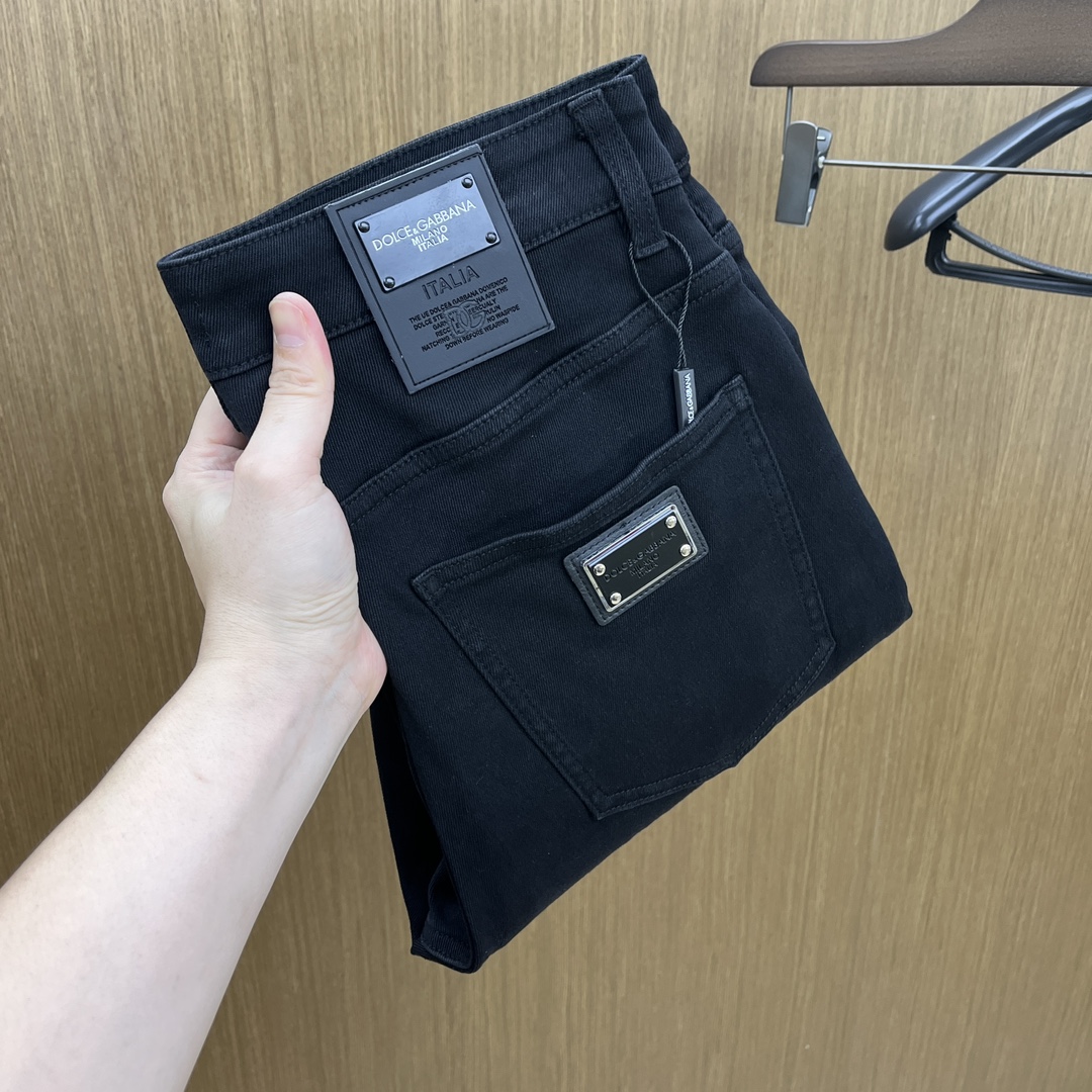 NO:518907,Autumn and Winter DG high-end customization, 25SS autumn and winter latest jeans are available at the counter simultaneously, imported color fixing fabrics, original custom reproduction, customer-supplied hardware and auxiliary materials, original quality, heavy industry washing, fine workmanship and excellent upper body!  Preferred single product produced by fax, number 29-38 without 35.37, jeans, alexander wang19860909秋冬 DG 高端定制、25SS秋冬最新款牛仔裤 柜台同步发售 进口固色面料 原版定制复刻 客供五金辅料 原单品质 重工洗水 做工走线精细 上身绝佳！优选单品 fax出品 码数29-38无35.37,,jeans,alexander wang,Men's clothing