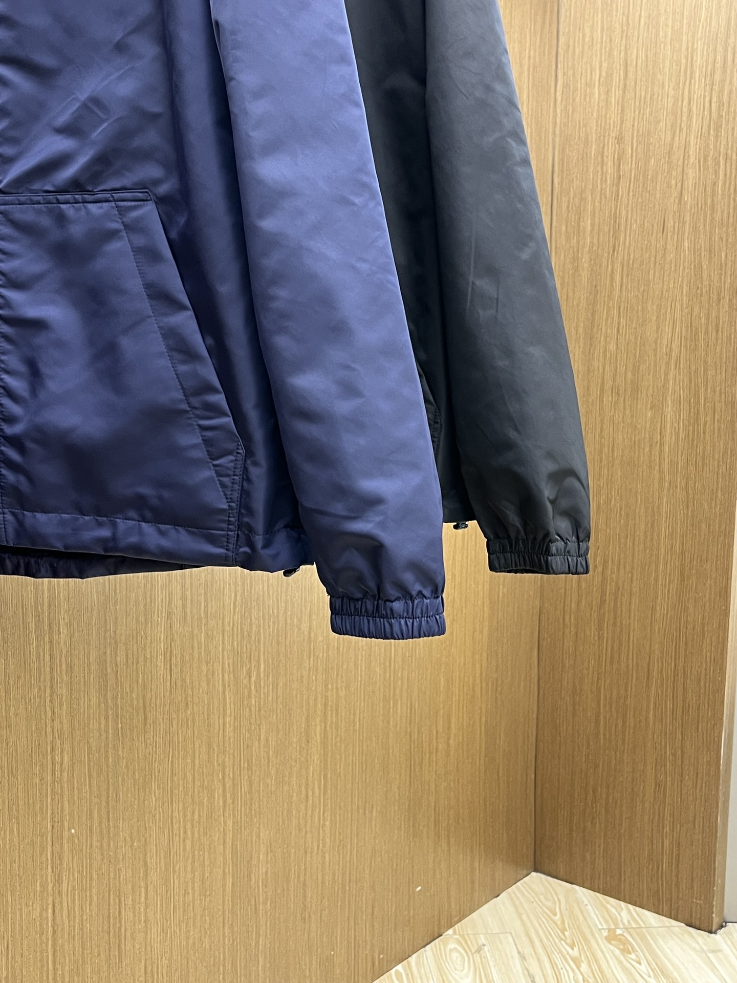 秋冬 LV🔥🔥ss秋冬新款发布❤️D连帽双面穿夹克外套 秋季大爆款 面料穿上就是舒适自在又显瘦的存在，慵