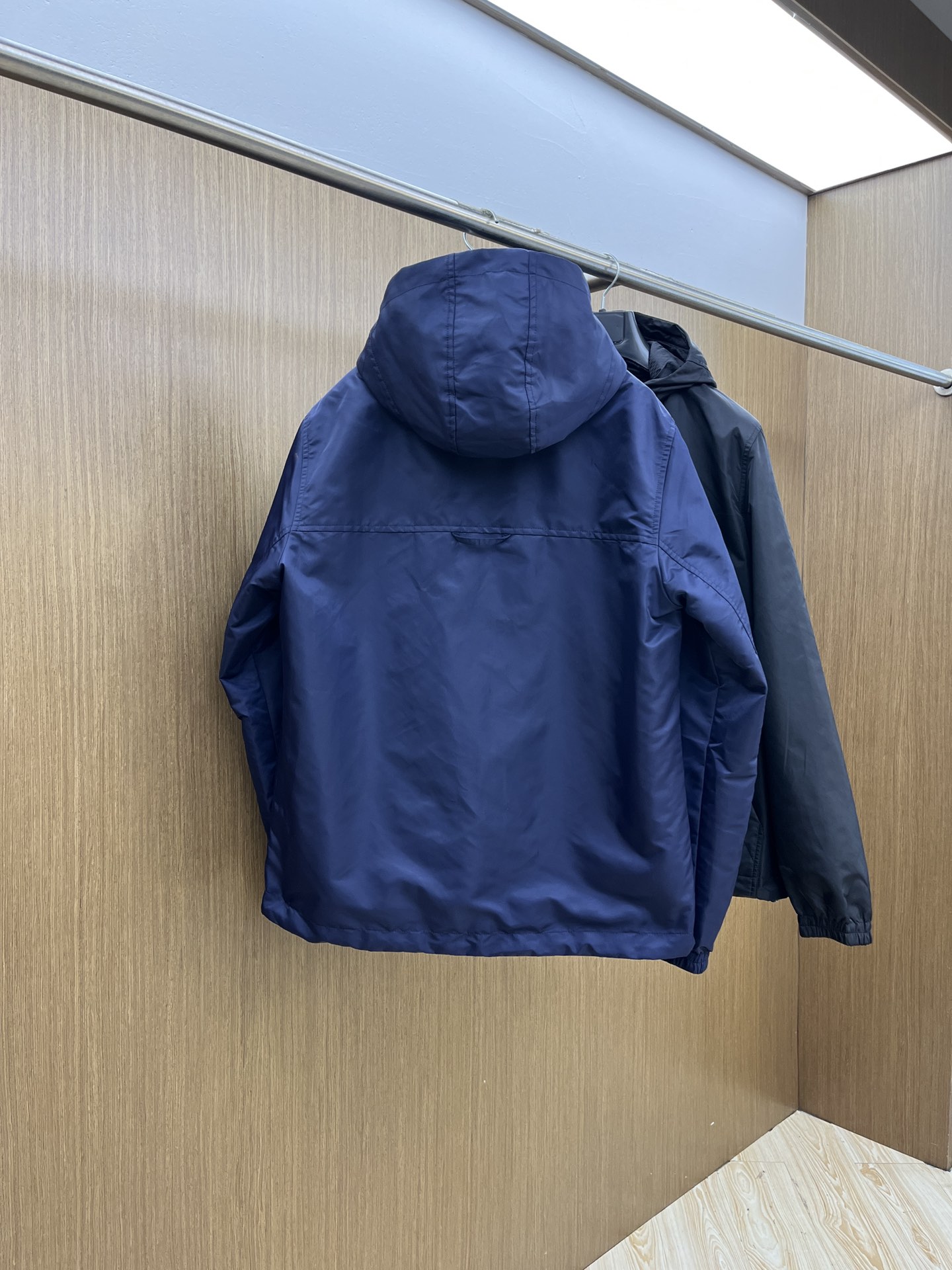 秋冬 LV🔥🔥ss秋冬新款发布❤️D连帽双面穿夹克外套 秋季大爆款 面料穿上就是舒适自在又显瘦的存在，慵