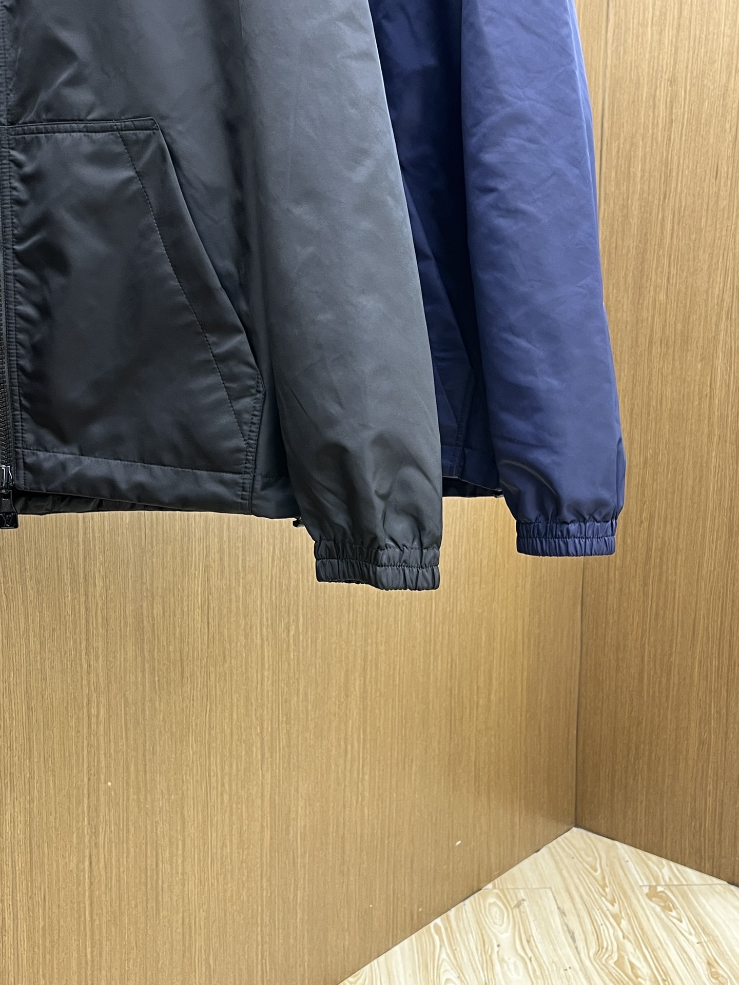 秋冬 LV🔥🔥ss秋冬新款发布❤️D连帽双面穿夹克外套 秋季大爆款 面料穿上就是舒适自在又显瘦的存在，慵