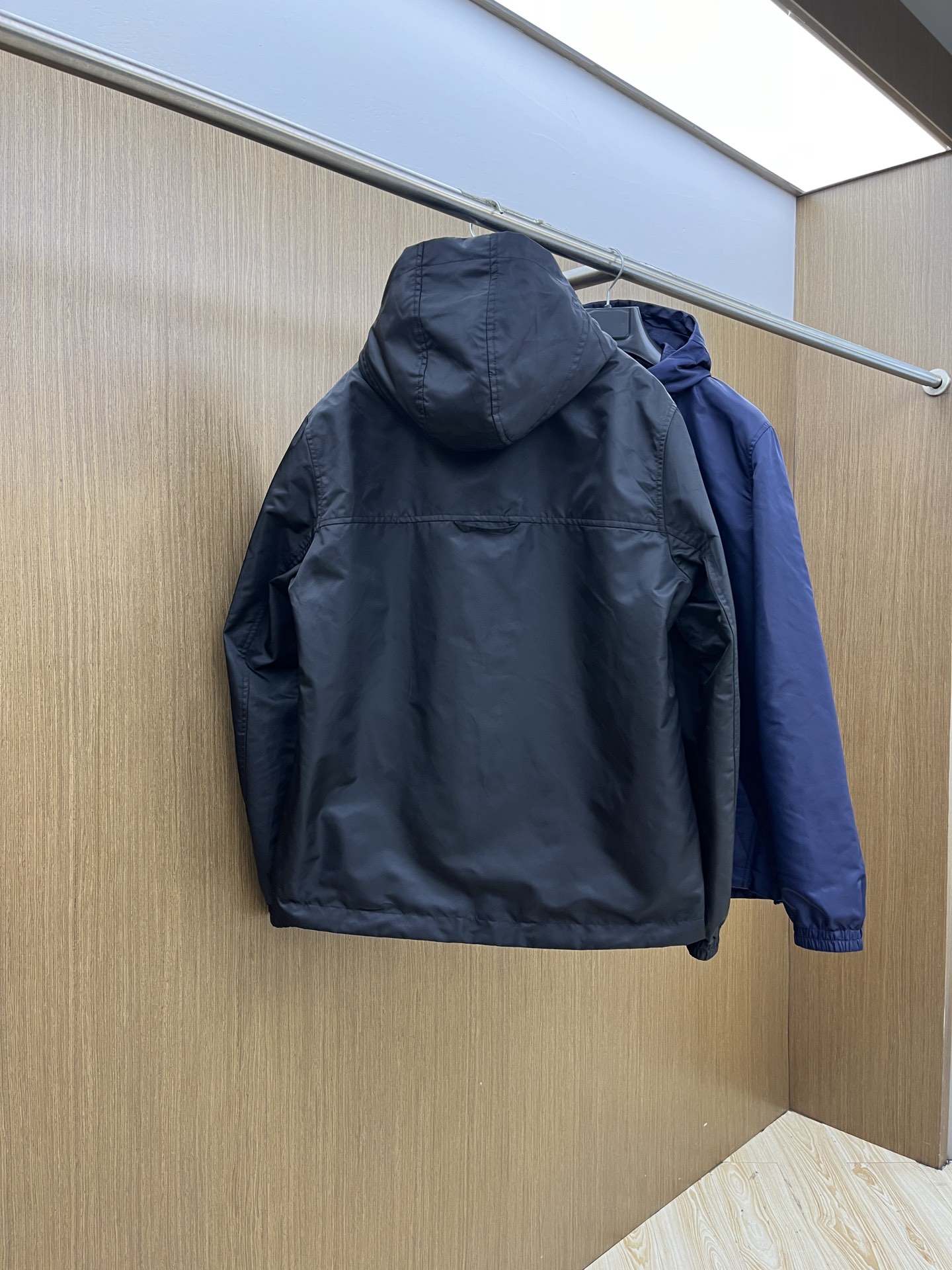 秋冬 LV🔥🔥ss秋冬新款发布❤️D连帽双面穿夹克外套 秋季大爆款 面料穿上就是舒适自在又显瘦的存在，慵