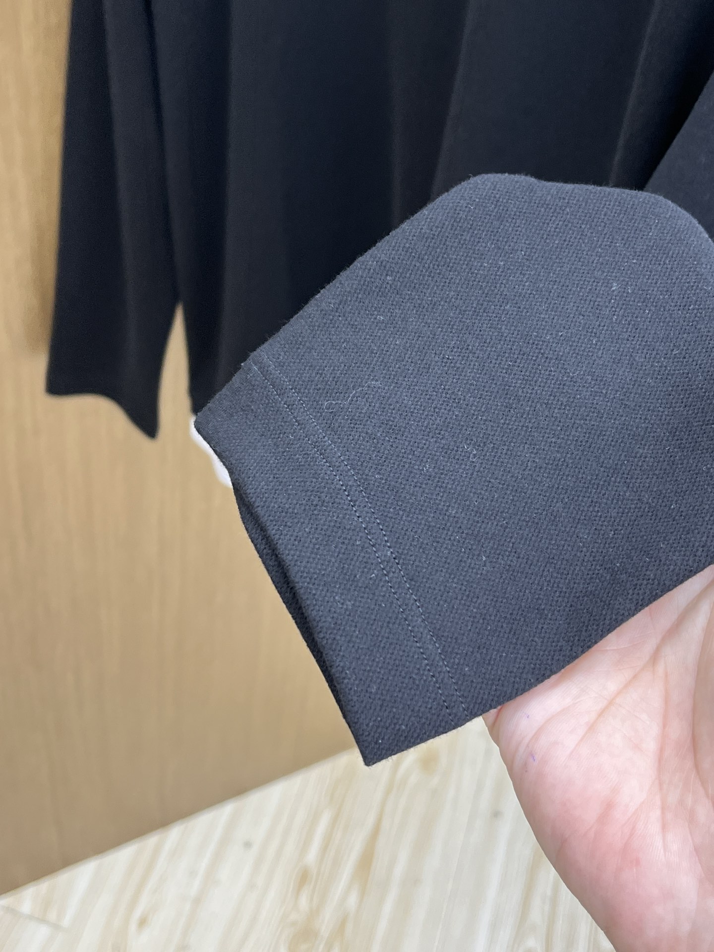 秋冬 PD 🔥秋冬PRADA双层领长袖 选用珍珠绒 面料细腻柔软上身舒适 简约时尚 适配商务、fjj休闲