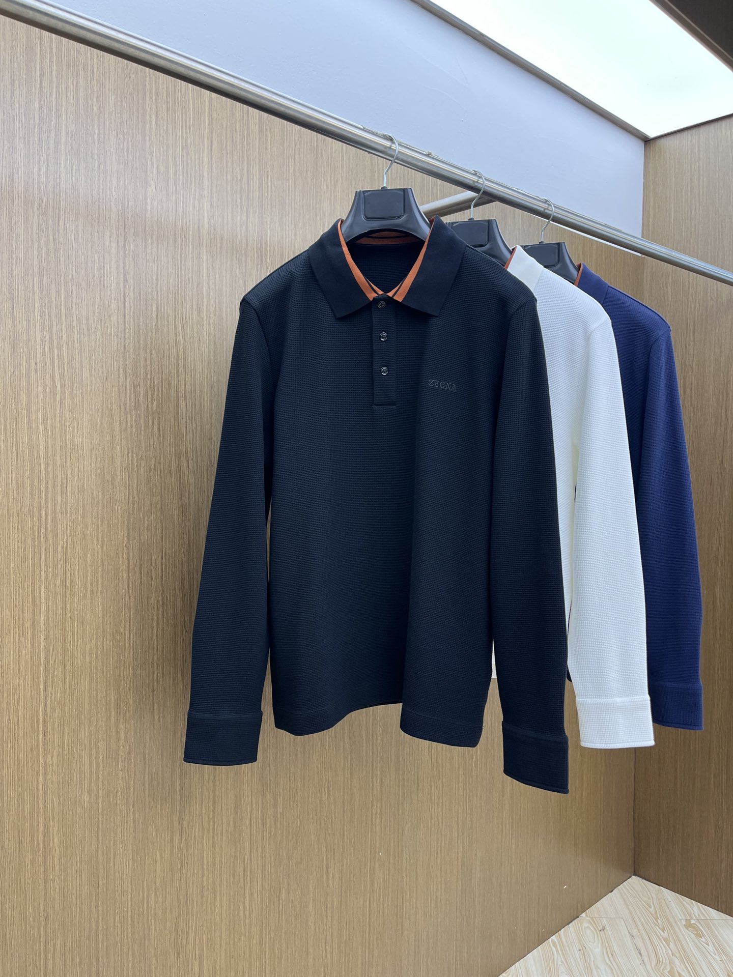 NO:518916,Autumn and Winter ZZ Autumn and Winter ZEGNA long sleeves are made of waffle fabrics that are delicate, soft and comfortable on the upper body. Simple and fashionable fjj is suitable for business, casual and other occasions. Number of codes...48-56,,alexander wang19860909秋冬 ZZ 秋冬ZEGNA长袖 选用华夫格面料细腻柔软上身舒适 简约时尚 fjj适配商务、休闲等多种场合 码数……48-56,,alexander wang,Men's clothing