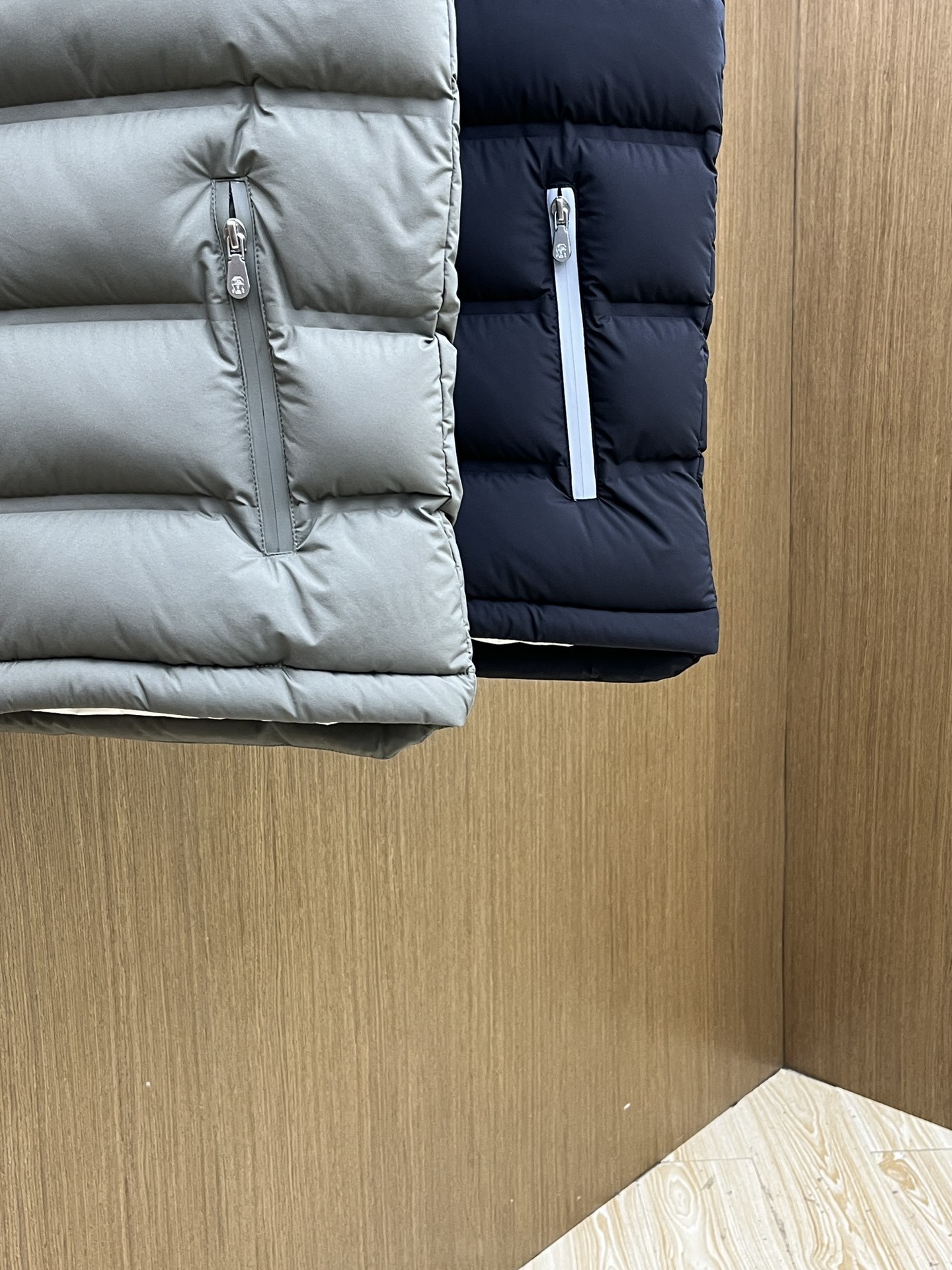 秋冬 🔥Brunello Cucinelli25秋冬款羽绒马甲 BC秋冬款的马甲采用高品质羽绒填充工艺,