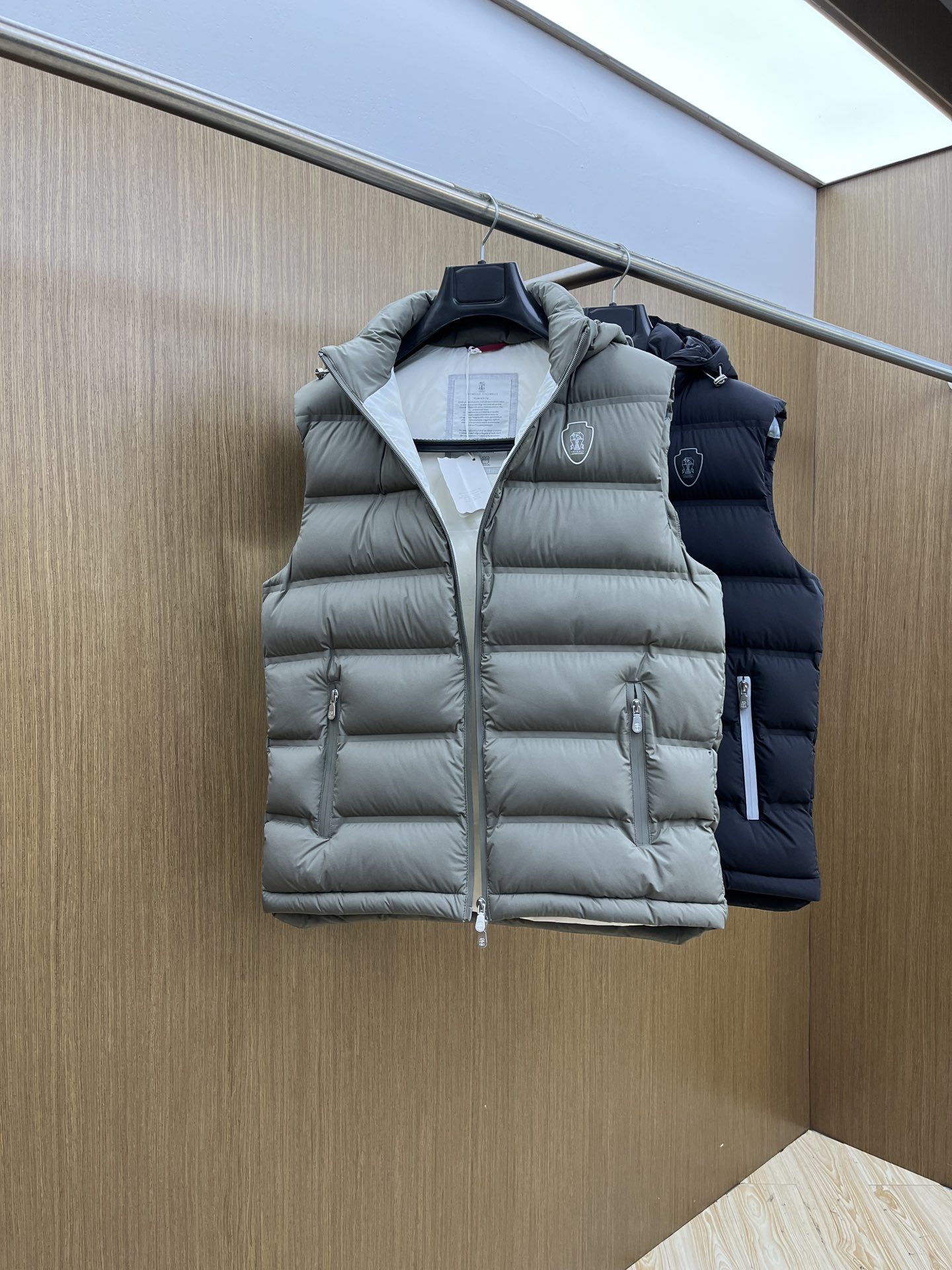 秋冬 🔥Brunello Cucinelli25秋冬款羽绒马甲 BC秋冬款的马甲采用高品质羽绒填充工艺,