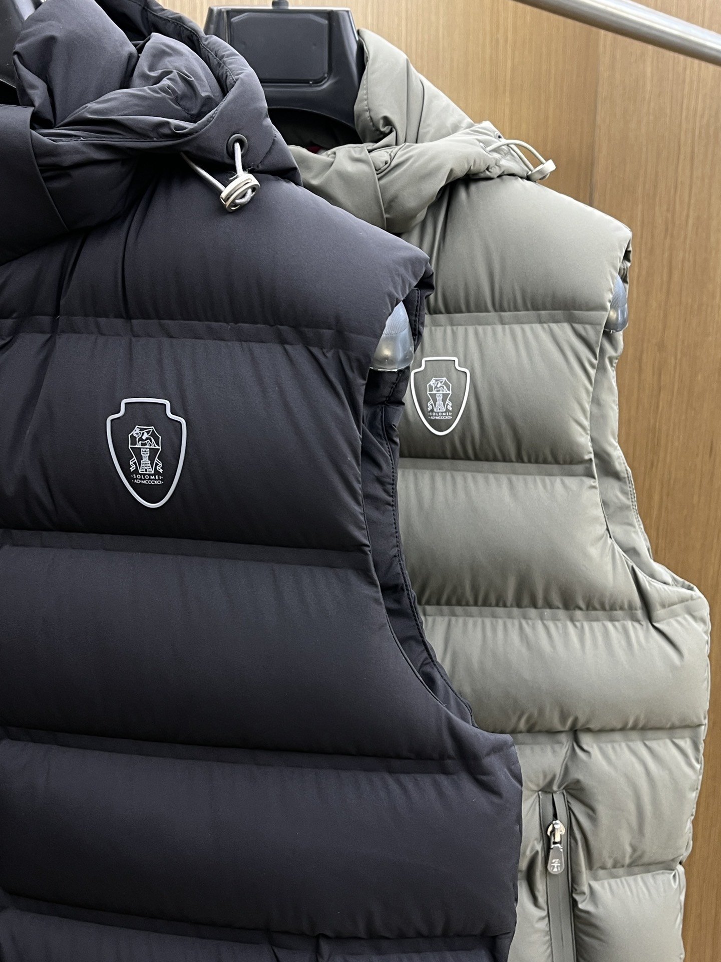 秋冬 🔥Brunello Cucinelli25秋冬款羽绒马甲 BC秋冬款的马甲采用高品质羽绒填充工艺,