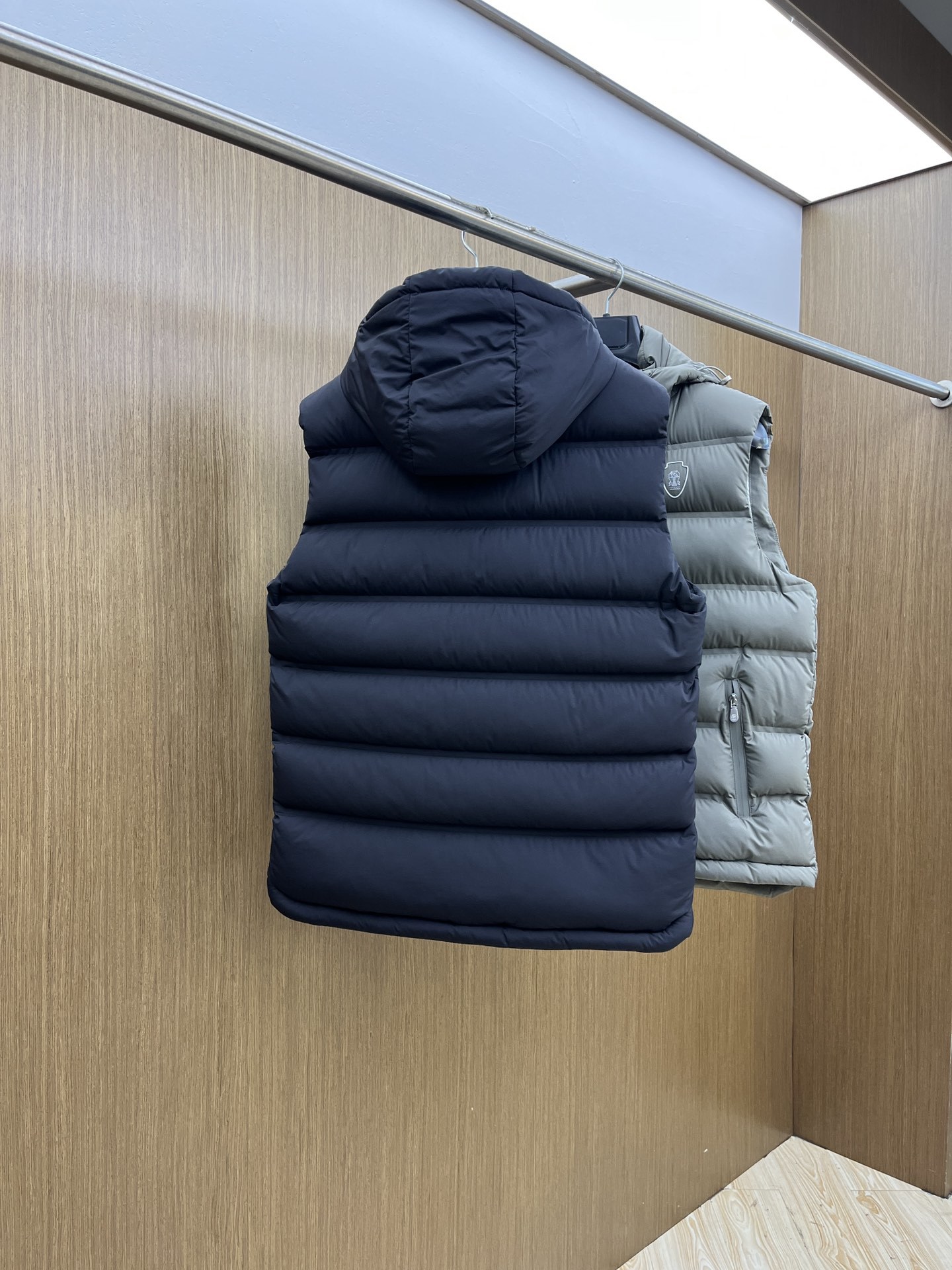 秋冬 🔥Brunello Cucinelli25秋冬款羽绒马甲 BC秋冬款的马甲采用高品质羽绒填充工艺,