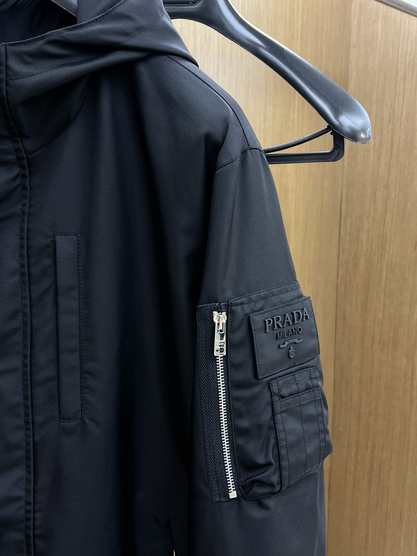 秋冬 PD 🔥🔥ss秋冬新款发布 普拉达连帽夹克外套，秋季爆款连帽夹克，穿上就是舒适自在又显瘦的存在，f