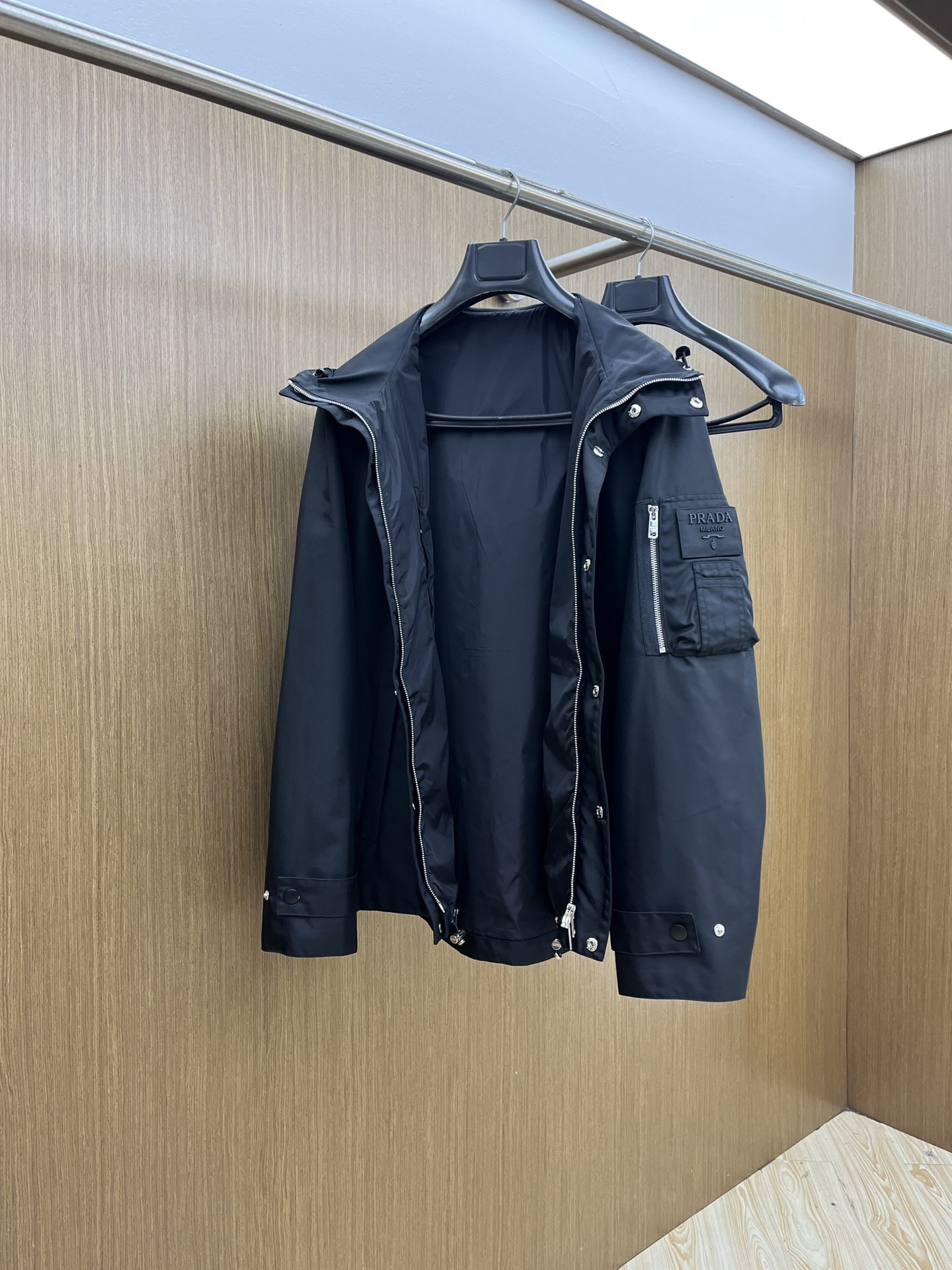 秋冬 PD 🔥🔥ss秋冬新款发布 普拉达连帽夹克外套，秋季爆款连帽夹克，穿上就是舒适自在又显瘦的存在，f