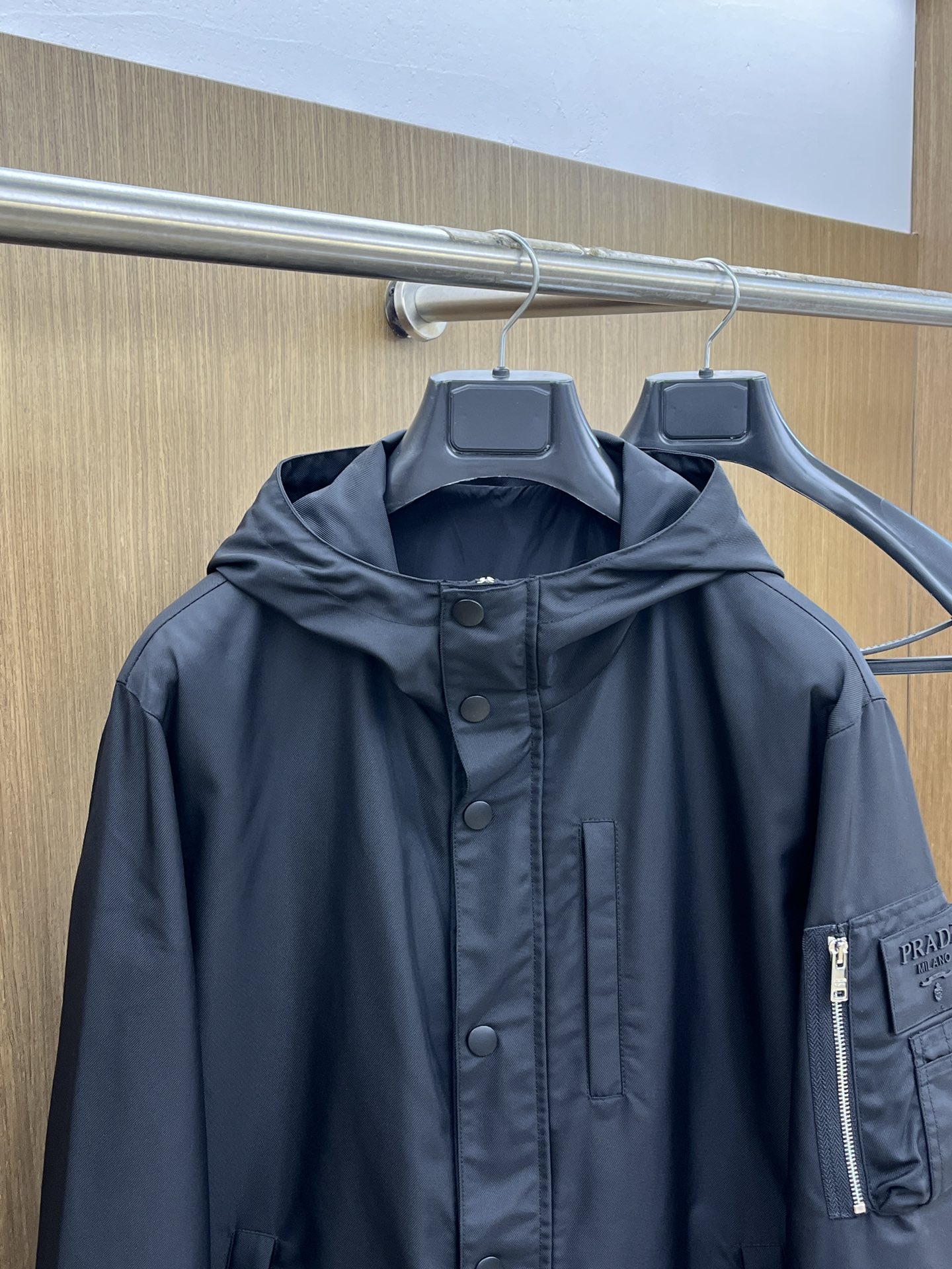 秋冬 PD 🔥🔥ss秋冬新款发布 普拉达连帽夹克外套，秋季爆款连帽夹克，穿上就是舒适自在又显瘦的存在，f