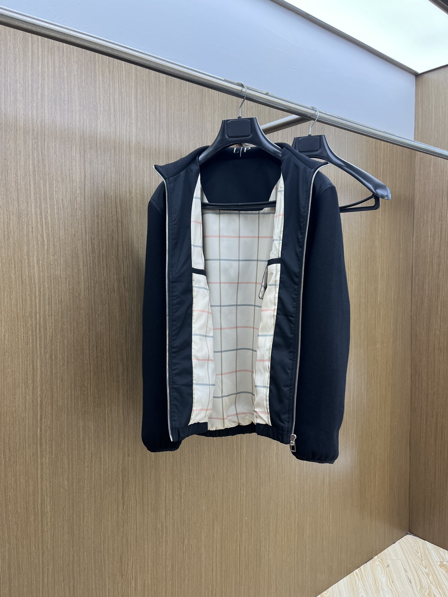 秋冬 lP🆕 🔥🔥ss秋冬最新时尚男士立领拼接针织夹克。 经典设计感与颜值爆棚的外套，品质更是无法挑剔品