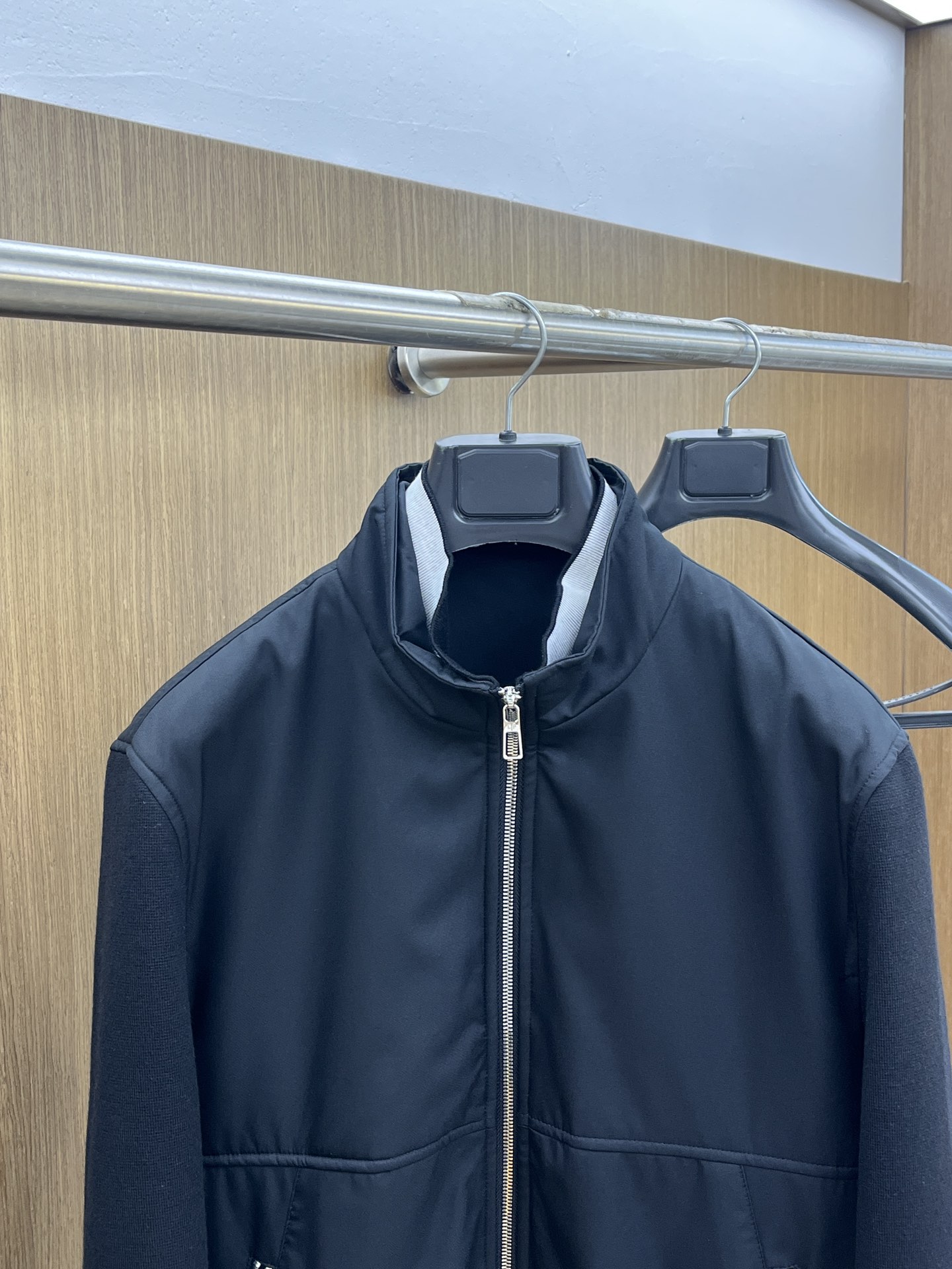 秋冬 lP🆕 🔥🔥ss秋冬最新时尚男士立领拼接针织夹克。 经典设计感与颜值爆棚的外套，品质更是无法挑剔品