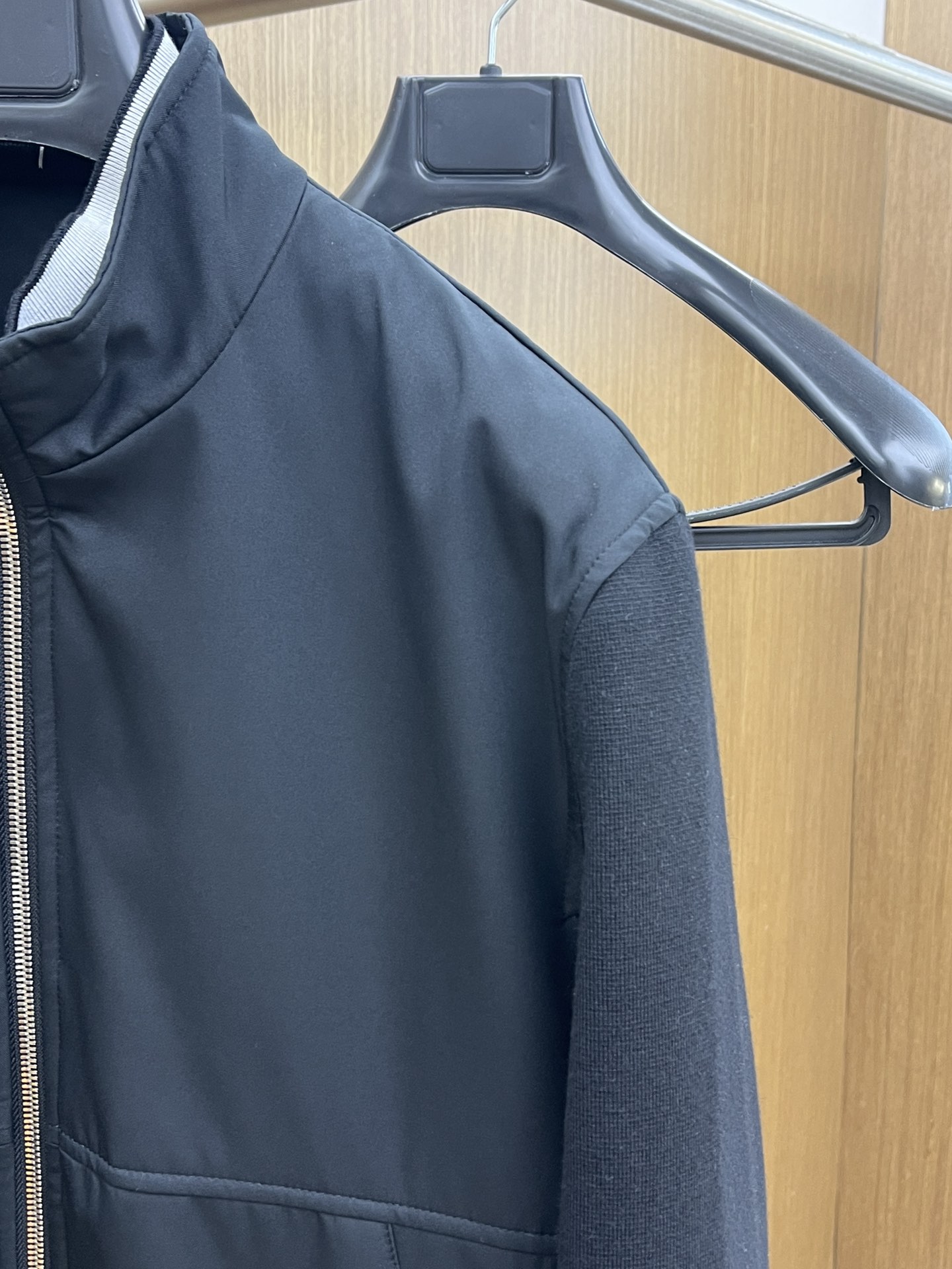 秋冬 lP🆕 🔥🔥ss秋冬最新时尚男士立领拼接针织夹克。 经典设计感与颜值爆棚的外套，品质更是无法挑剔品