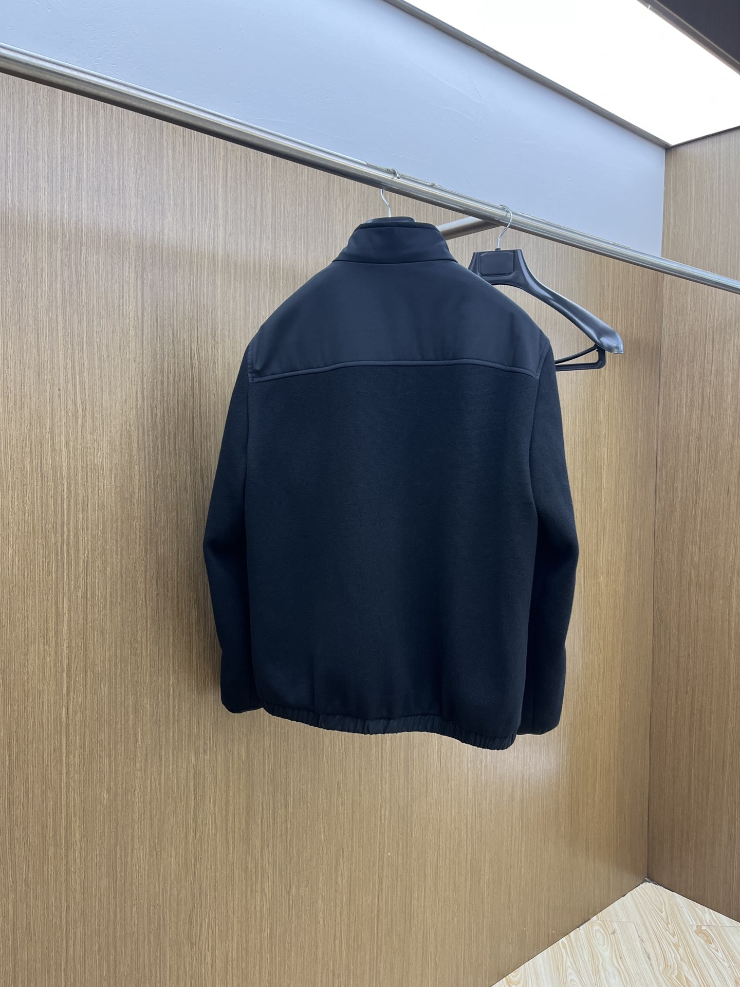 秋冬 lP🆕 🔥🔥ss秋冬最新时尚男士立领拼接针织夹克。 经典设计感与颜值爆棚的外套，品质更是无法挑剔品