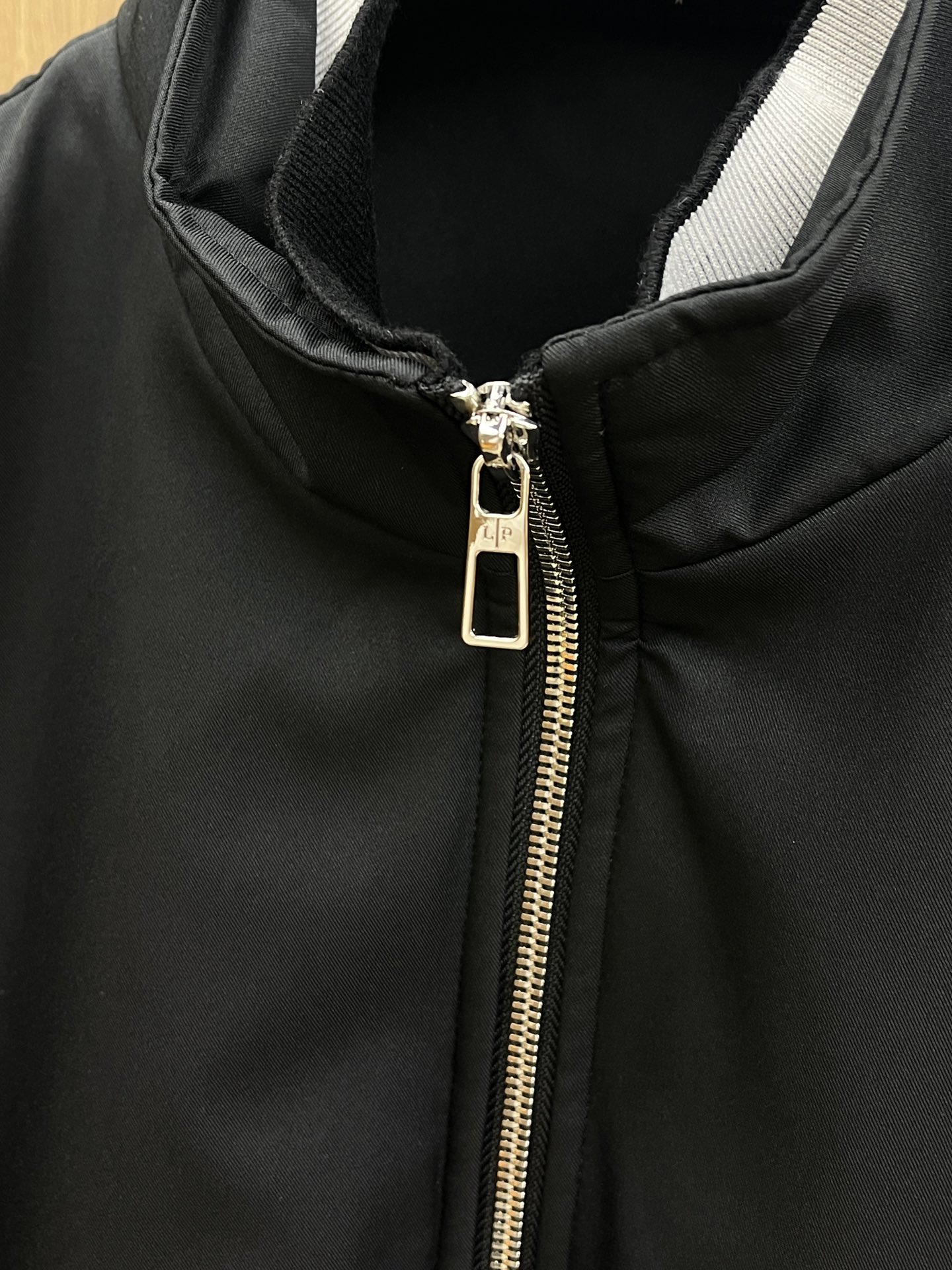 秋冬 lP🆕 🔥🔥ss秋冬最新时尚男士立领拼接针织夹克。 经典设计感与颜值爆棚的外套，品质更是无法挑剔品