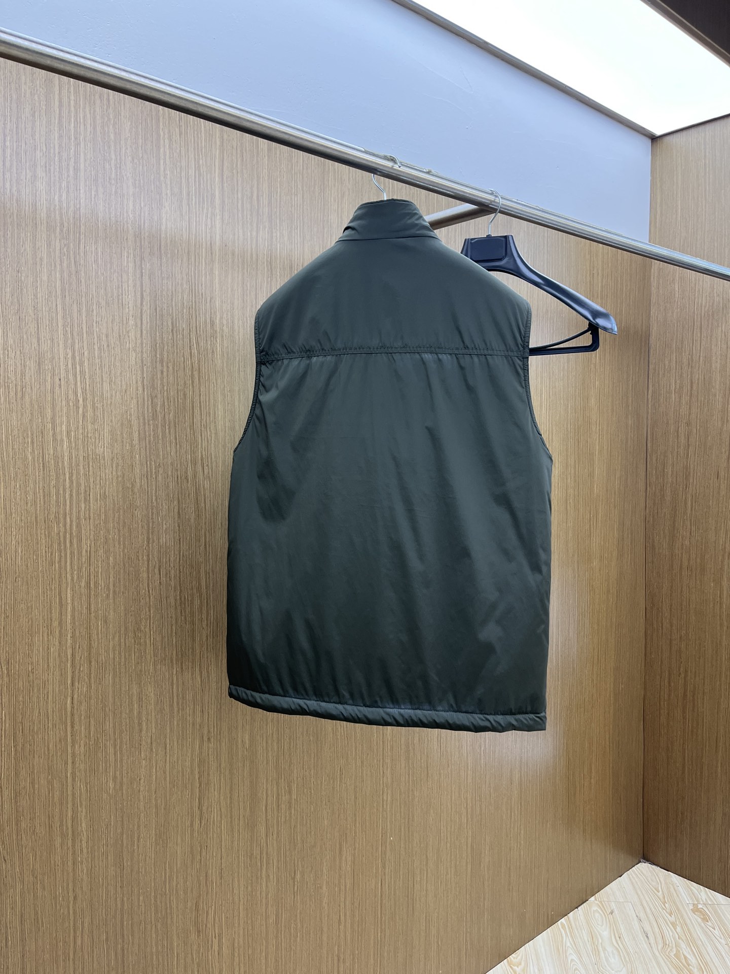 秋冬 PD 🔥🔥ss秋冬新款P家立领双面棉服马甲。经典设计感与颜值爆棚的外套，品质更是无法挑剔品控可以直