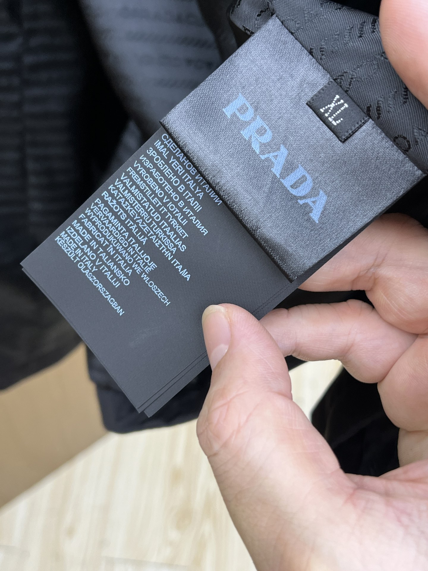 秋冬 PD 🔥🔥ss早秋新款发布普拉达西装夹克外套，秋季爆款原版外套，三角字母金属logo款西装外套，穿