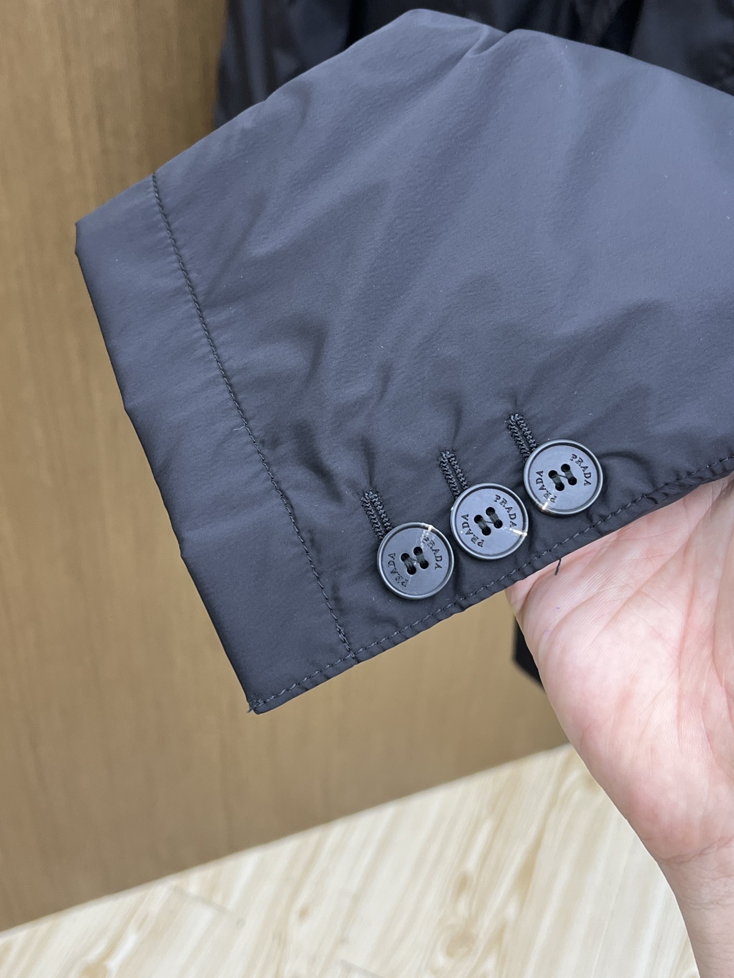 秋冬 PD 🔥🔥ss早秋新款发布普拉达西装夹克外套，秋季爆款原版外套，三角字母金属logo款西装外套，穿