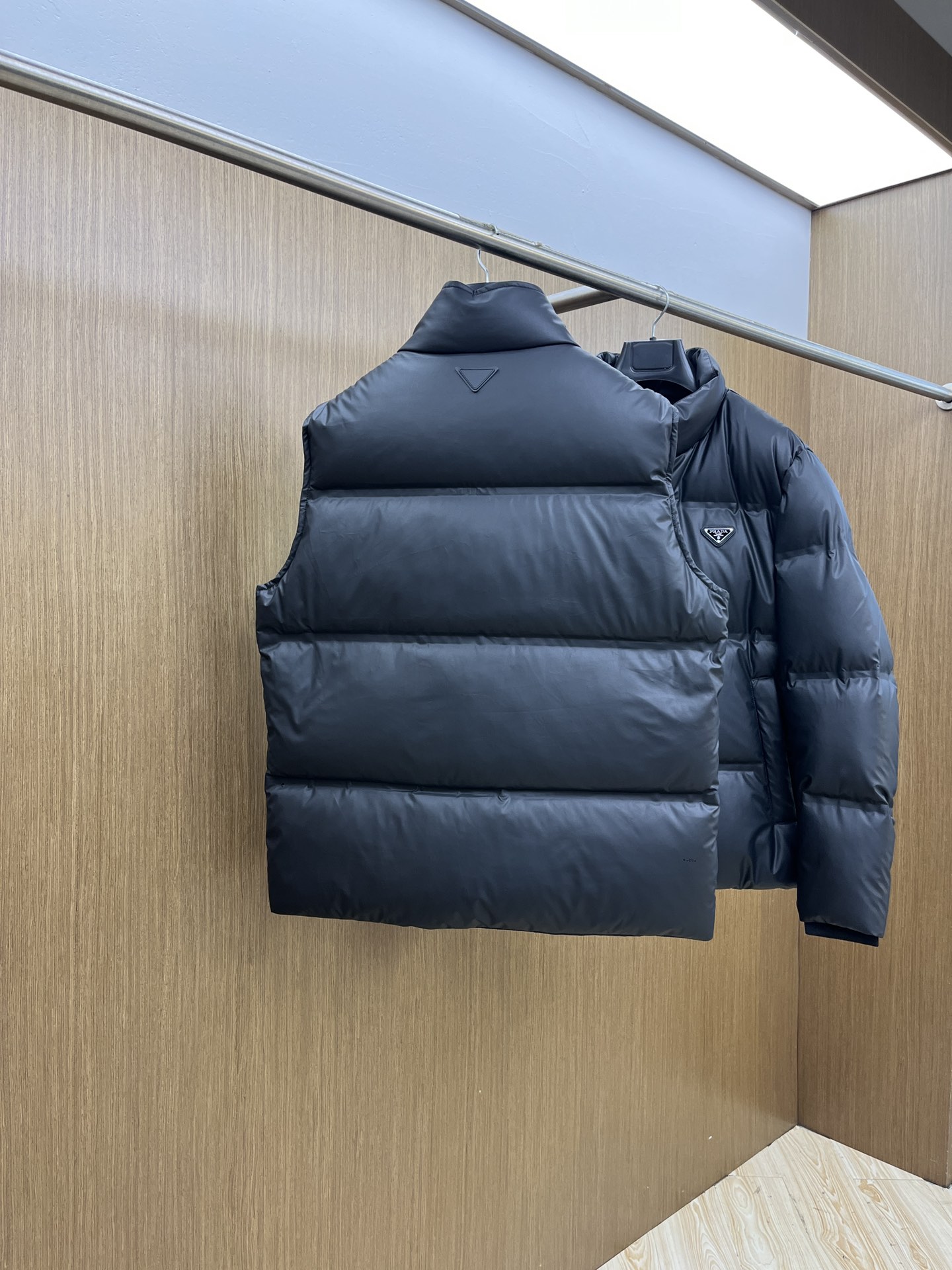 秋冬羽绒服 PD🔥🔥爆单王 25秋冬独家专供秋冬新款羽绒马甲。贸易公司渠道稀出，降温天气必备的保暖单品，