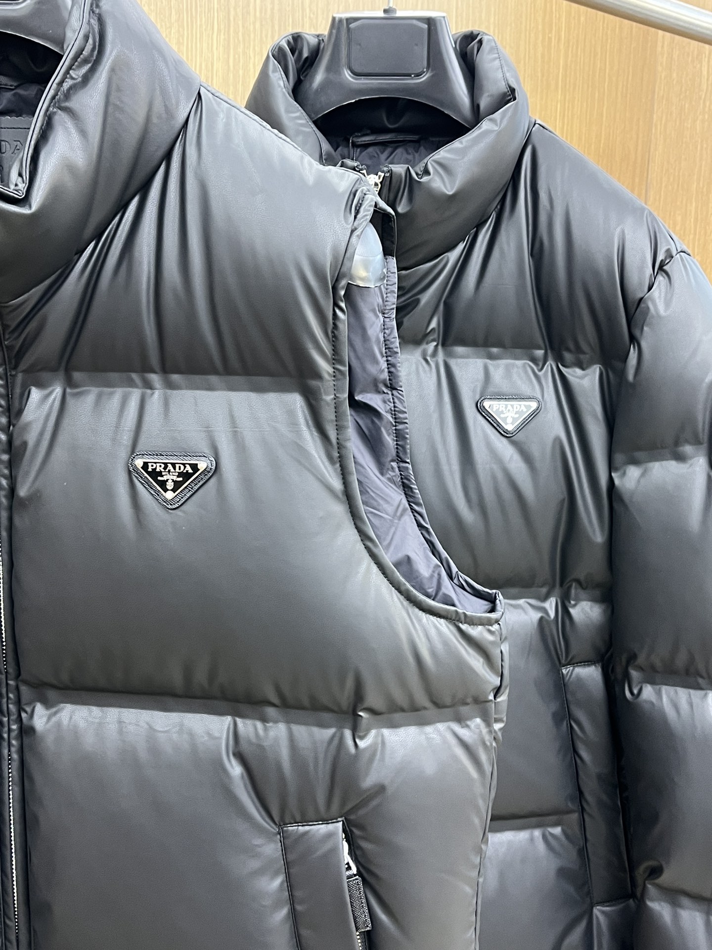 秋冬羽绒服 PD🔥🔥爆单王 25秋冬独家专供秋冬新款羽绒马甲。贸易公司渠道稀出，降温天气必备的保暖单品，