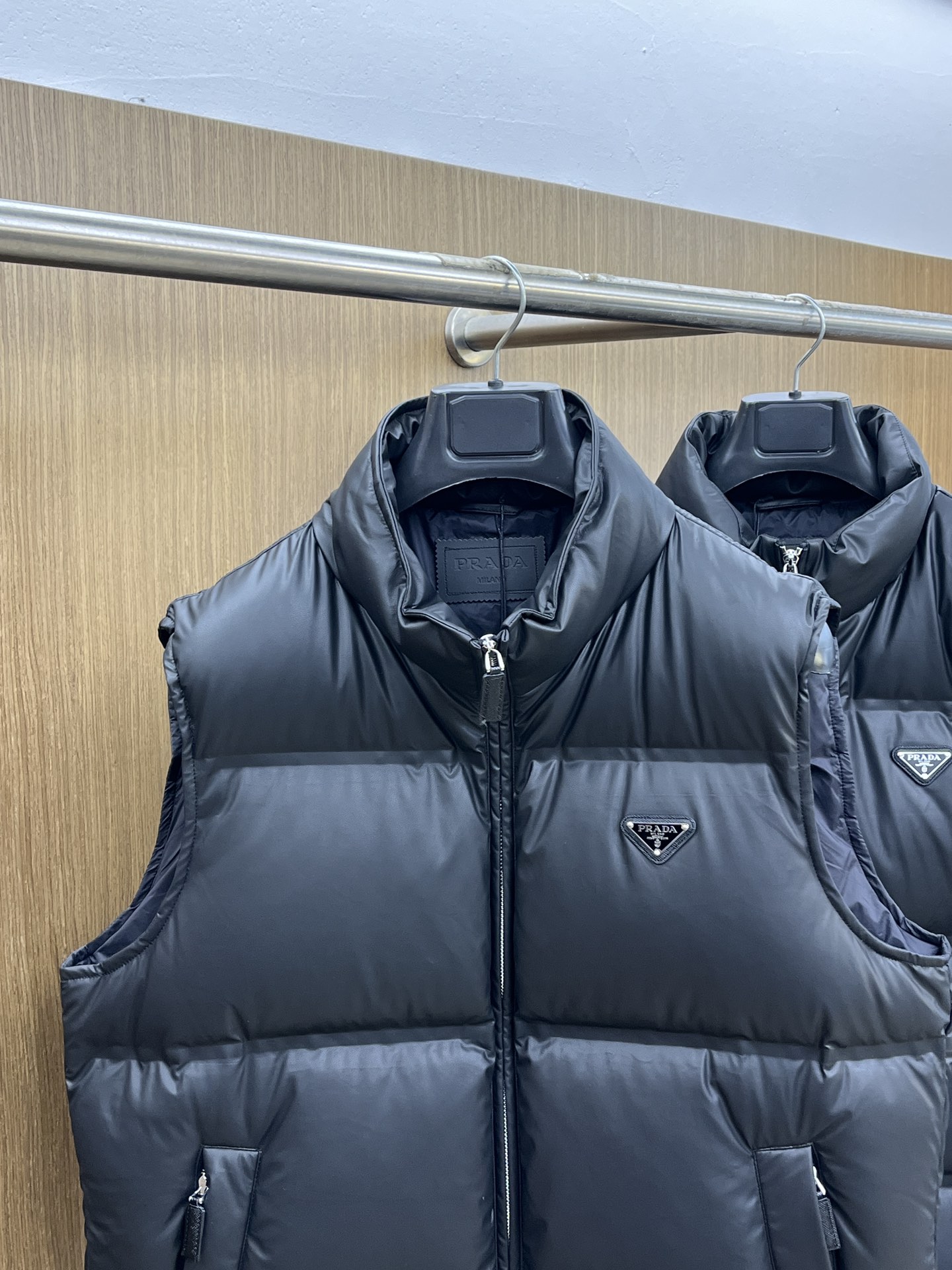 秋冬羽绒服 PD🔥🔥爆单王 25秋冬独家专供秋冬新款羽绒马甲。贸易公司渠道稀出，降温天气必备的保暖单品，