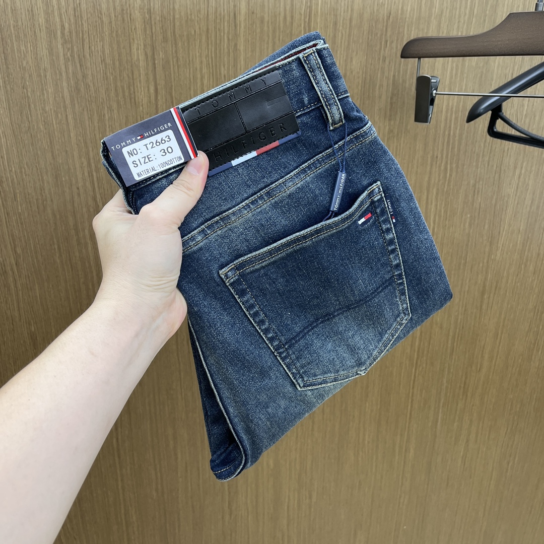 NO:520121,TOMY high-end customization, 25SS autumn and winter latest jeans are available at the counter simultaneously, imported color fixing fabrics, original custom reproduction, customer-supplied hardware and auxiliary materials, original quality, heavy industry washing, fine workmanship and excellent upper body!  Preferred single product produced by fax, number 29-38 without 35.37,,tom ford,jeans,alexander wang19860909秋冬 TOMY高端定制、25SS秋冬最新款牛仔裤 柜台同步发售 进口固色面料 原版定制复刻 客供五金辅料 原单品质 重工洗水 做工走线精细 上身绝佳！优选单品 fax出品 码数29-38无35.37,,tom ford,jeans,alexander wang,Men's clothing