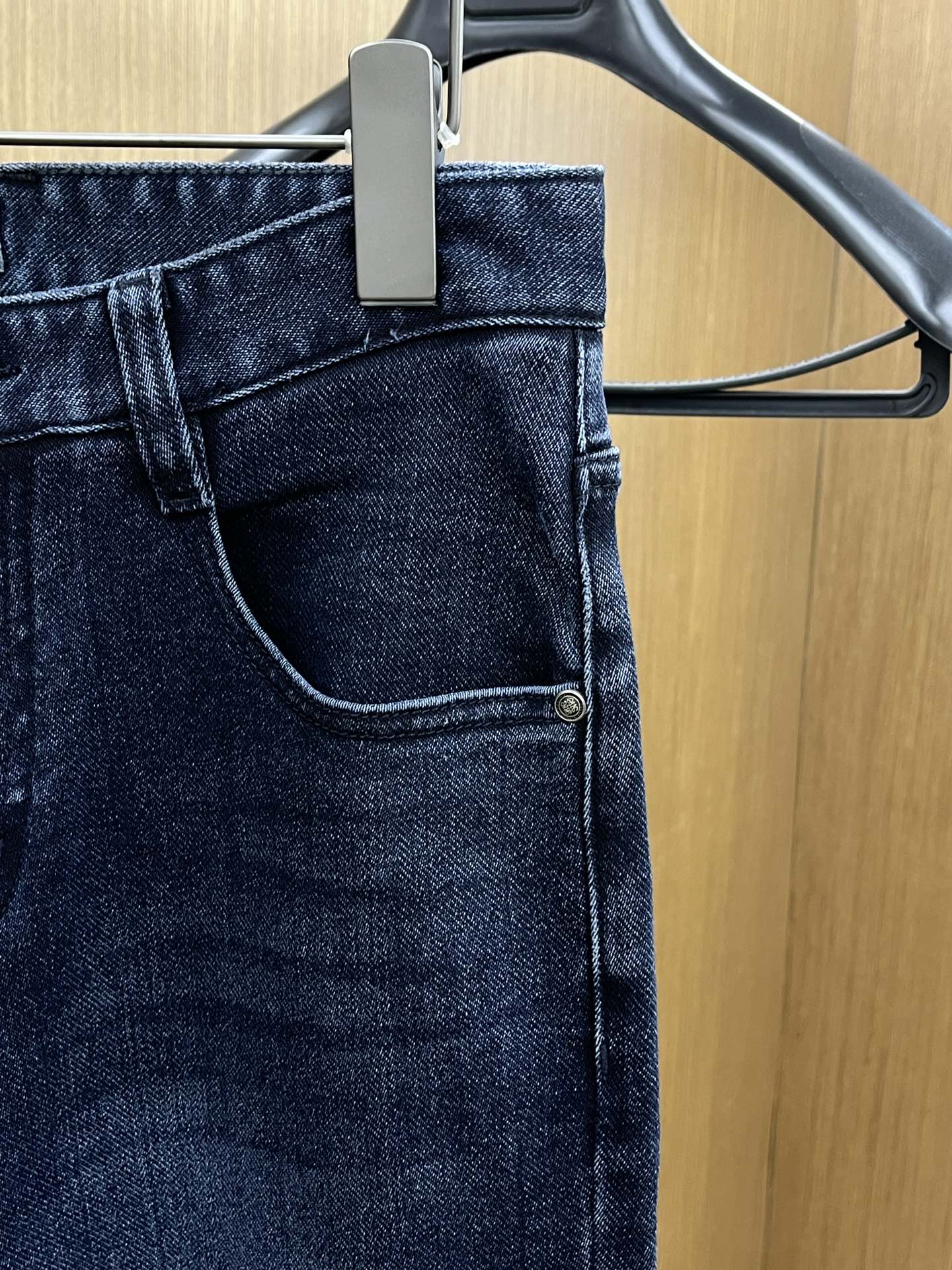 秋冬 Loe 🔥🔥高端定制、25SS秋冬最新款牛仔裤 柜台同步发售 进口固色面料 原版定制复刻 客供五金