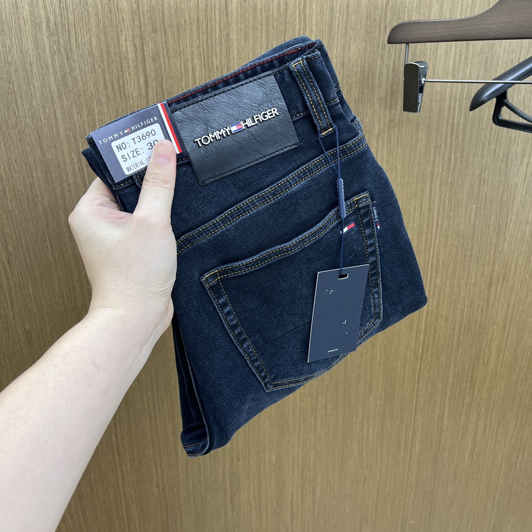 NO:520116,TOMY high-end customization, 25SS autumn and winter latest jeans are available at the counter simultaneously, imported color fixing fabrics, original custom reproduction, customer-supplied hardware and auxiliary materials, original quality, heavy industry washing, fine workmanship and excellent upper body!  Preferred single product produced by fax, number 29-38 without 35.37,,tom ford,jeans,alexander wang19860909秋冬 TOMY 高端定制、25SS秋冬最新款牛仔裤 柜台同步发售 进口固色面料 原版定制复刻 客供五金辅料 原单品质 重工洗水 做工走线精细 上身绝佳！优选单品 fax出品 码数29-38无35.37,,tom ford,jeans,alexander wang,Men's clothing