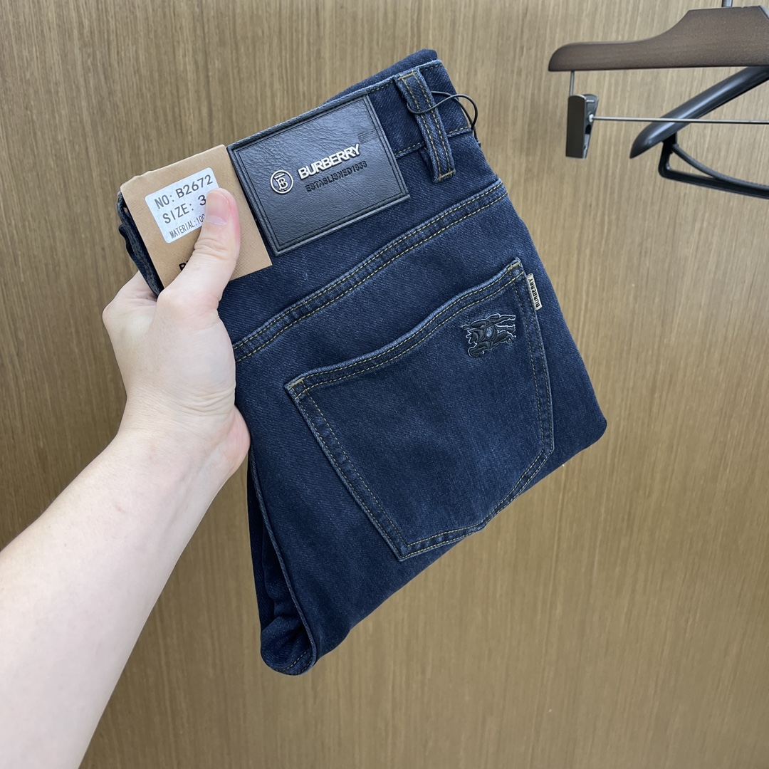 NO:520118,Autumn and Winter BBR high-end customization, 25SS autumn and winter latest jeans are available at the counter simultaneously, imported color fixing fabrics, original custom reproduction, customer-supplied hardware and auxiliary materials, original quality, heavy industry washing, fine workmanship and excellent upper body!  Preferred single product produced by fax, number 29-38 without 35.37, jeans, alexander wang19860909秋冬 BBR 高端定制、25SS秋冬最新款牛仔裤 柜台同步发售 进口固色面料 原版定制复刻 客供五金辅料 原单品质 重工洗水 做工走线精细 上身绝佳！优选单品 fax出品 码数29-38无35.37,,jeans,alexander wang,Men's clothing