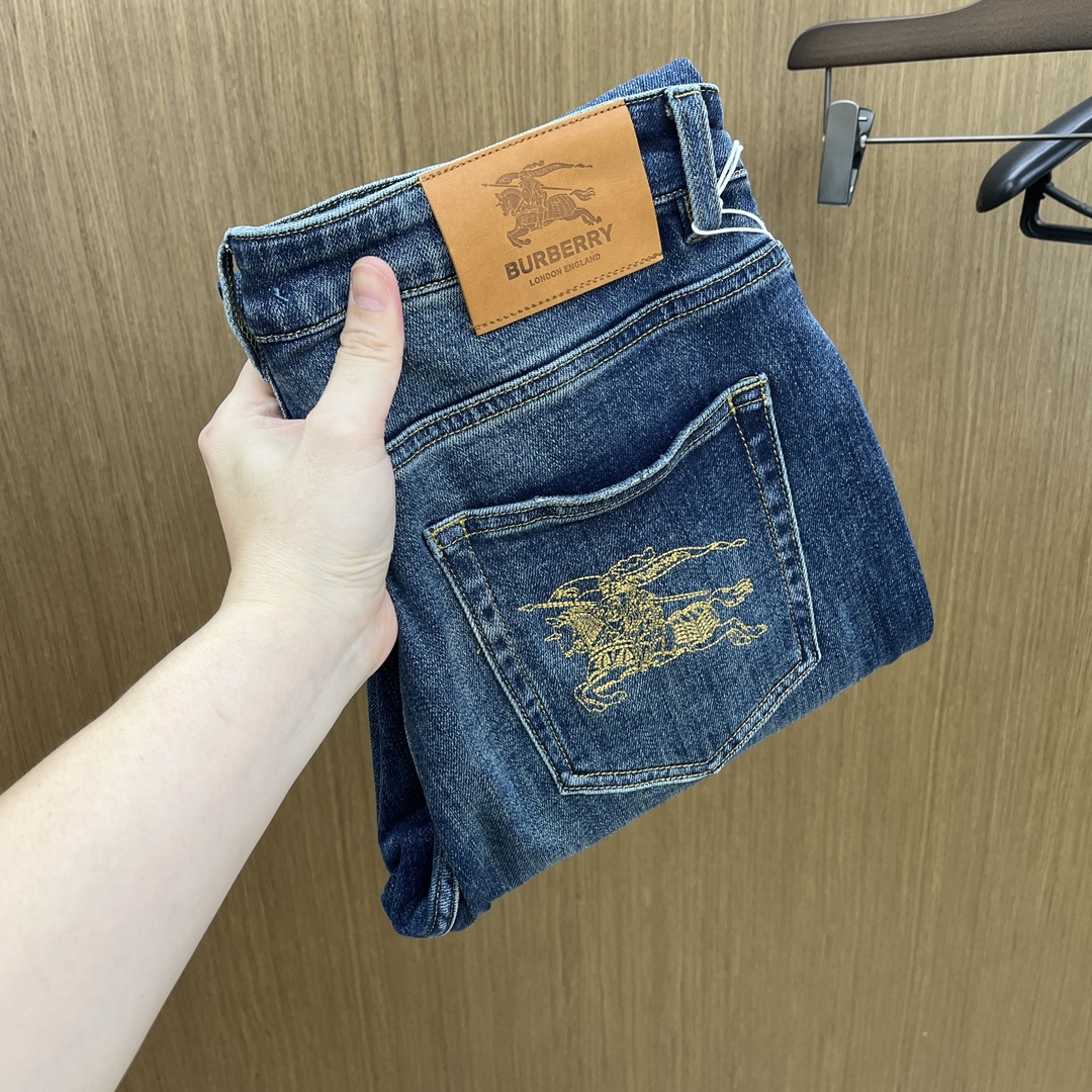 NO:520122,Autumn and winter BBR High-end custom quality 25SS Autumn and winter latest original single jeans available at the counter simultaneous sale Original customized reproduction Customer-supplied hardware accessories Original single quality Imported denim fabric heavy-duty washing Fine workmanship routing Excellent upper body, preferred single item A60 SIZE:30-38 No 35 37,,jeans,alexander wang19860909秋冬 BBR 高端定制品质 25SS秋冬最新款原单牛仔裤 柜台同步发售 原版定制复刻 客供五金辅料 原单品质 进口牛仔面料重工洗水 做工走线精细 上身绝佳,优选单品A60 SIZE:30-38无35 37,,jeans,alexander wang,Men's clothing