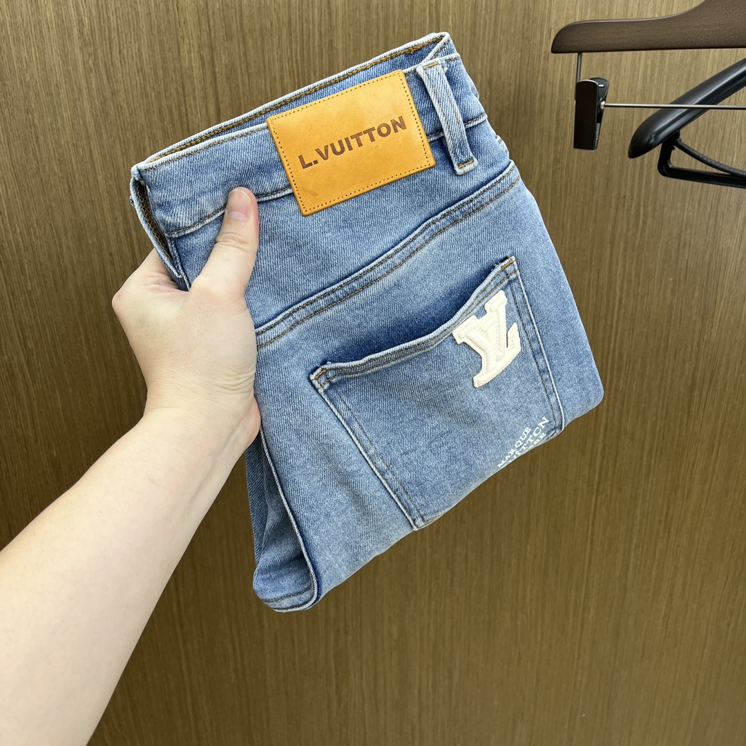 NO:520126,Autumn and winter LV high-end custom quality 25SS autumn and winter latest original single jeans available at the counter, original customized reproduction, customer-supplied hardware and accessories, original single quality, imported denim fabric heavy-duty washing, fine workmanship and fine line, excellent upper body, preferred single product A60 SIZE:30-38 No 35 37,,louis vuitton,jeans,alexander wang19860909秋冬 LV 高端定制品质 25SS秋冬最新款原单牛仔裤 柜台同步发售 原版定制复刻 客供五金辅料 原单品质 进口牛仔面料重工洗水 做工走线精细 上身绝佳,优选单品A60 SIZE:30-38无35 37,,louis vuitton,jeans,alexander wang,Men's clothing