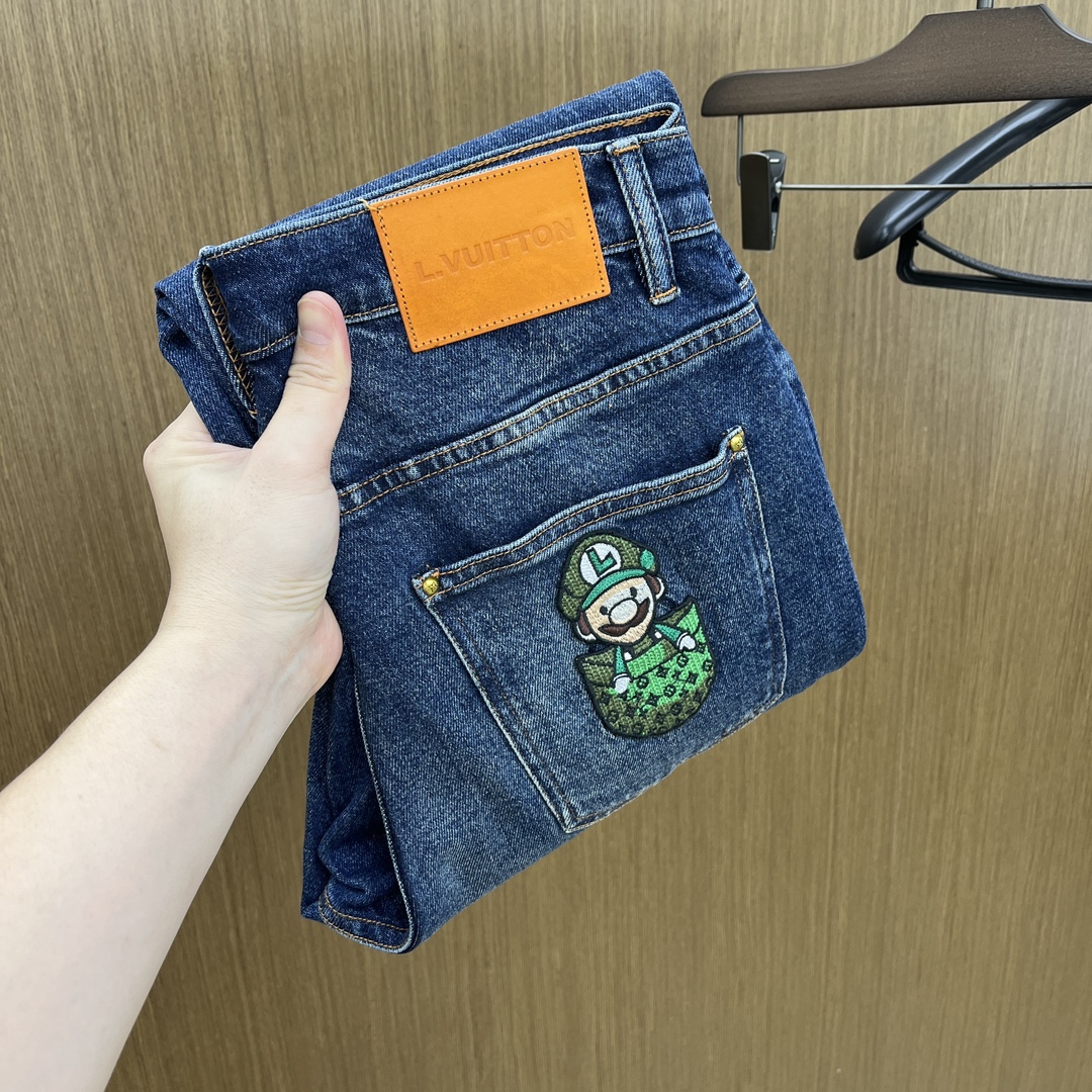 NO:520128,Autumn and winter LV high-end custom quality 25SS autumn and winter latest original single jeans available at the counter, original customized reproduction, customer-supplied hardware and accessories, original single quality, imported denim fabric heavy-duty washing, fine workmanship and fine line, excellent upper body, preferred single product A60 SIZE:30-38 No 35 37,,louis vuitton,jeans,alexander wang19860909秋冬 LV 高端定制品质 25SS秋冬最新款原单牛仔裤 柜台同步发售 原版定制复刻 客供五金辅料 原单品质 进口牛仔面料重工洗水 做工走线精细 上身绝佳,优选单品A60 SIZE:30-38无35 37,,louis vuitton,jeans,alexander wang,Men's clothing