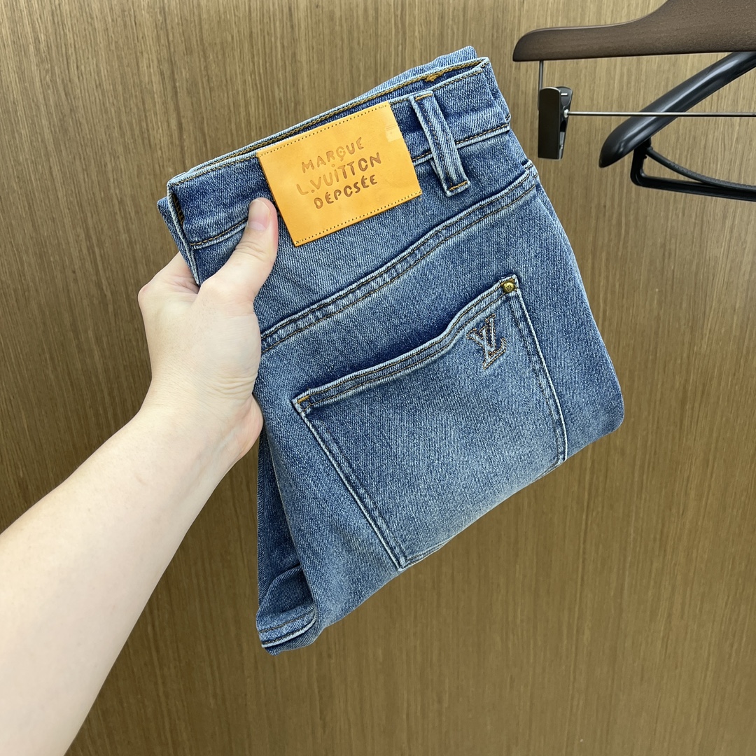 NO:520132,Autumn and winter LV high-end custom quality 25SS autumn and winter latest original single jeans available at the counter, original customized reproduction, customer-supplied hardware and accessories, original single quality, imported denim fabric heavy-duty washing, fine workmanship and fine line, excellent upper body, preferred single product A60 SIZE:30-38 No 35 37,,louis vuitton,jeans,alexander wang19860909秋冬 LV 高端定制品质 25SS秋冬最新款原单牛仔裤 柜台同步发售 原版定制复刻 客供五金辅料 原单品质 进口牛仔面料重工洗水 做工走线精细 上身绝佳,优选单品A60 SIZE:30-38无35 37,,louis vuitton,jeans,alexander wang,Men's clothing